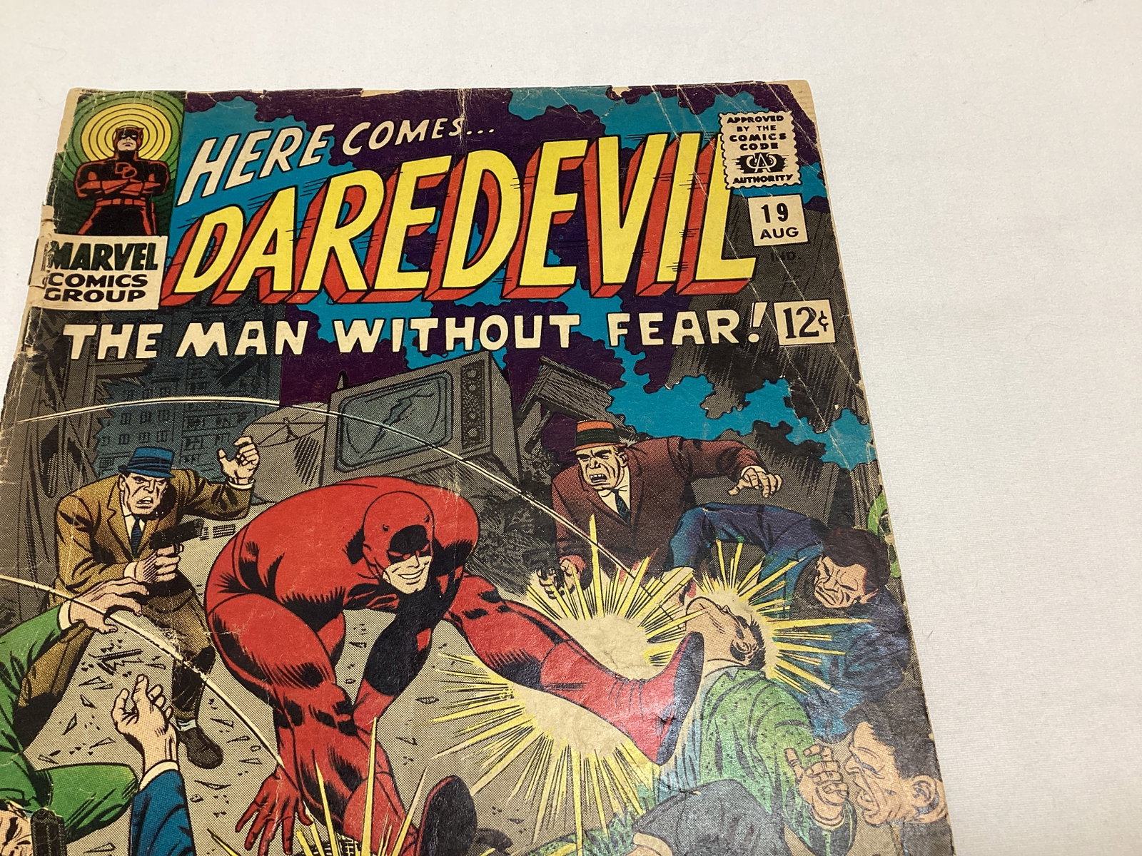 Daredevil 19 Marvel Comic Book - 3