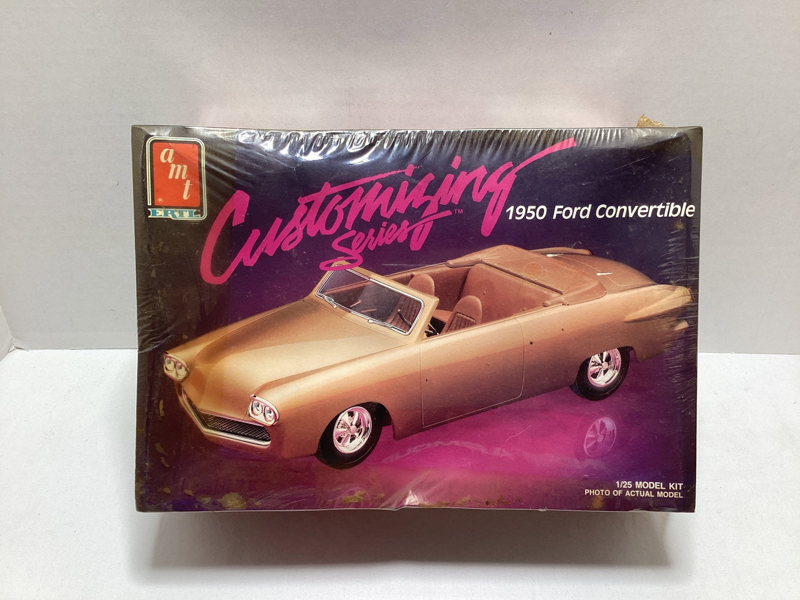 AMT ERTL 1950 Ford Convertible Sealed 1:25 Scale Model Kit: .