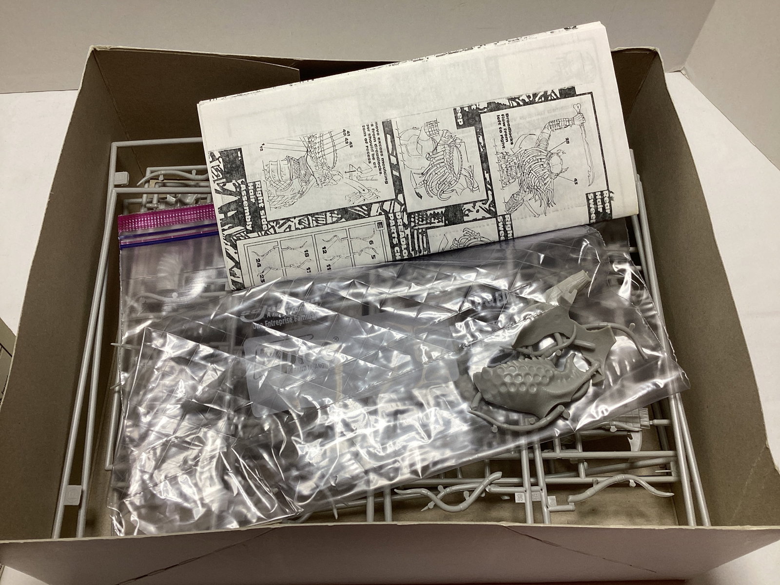 Halcyon Movie Classics Predator 2 Model Kit - 4