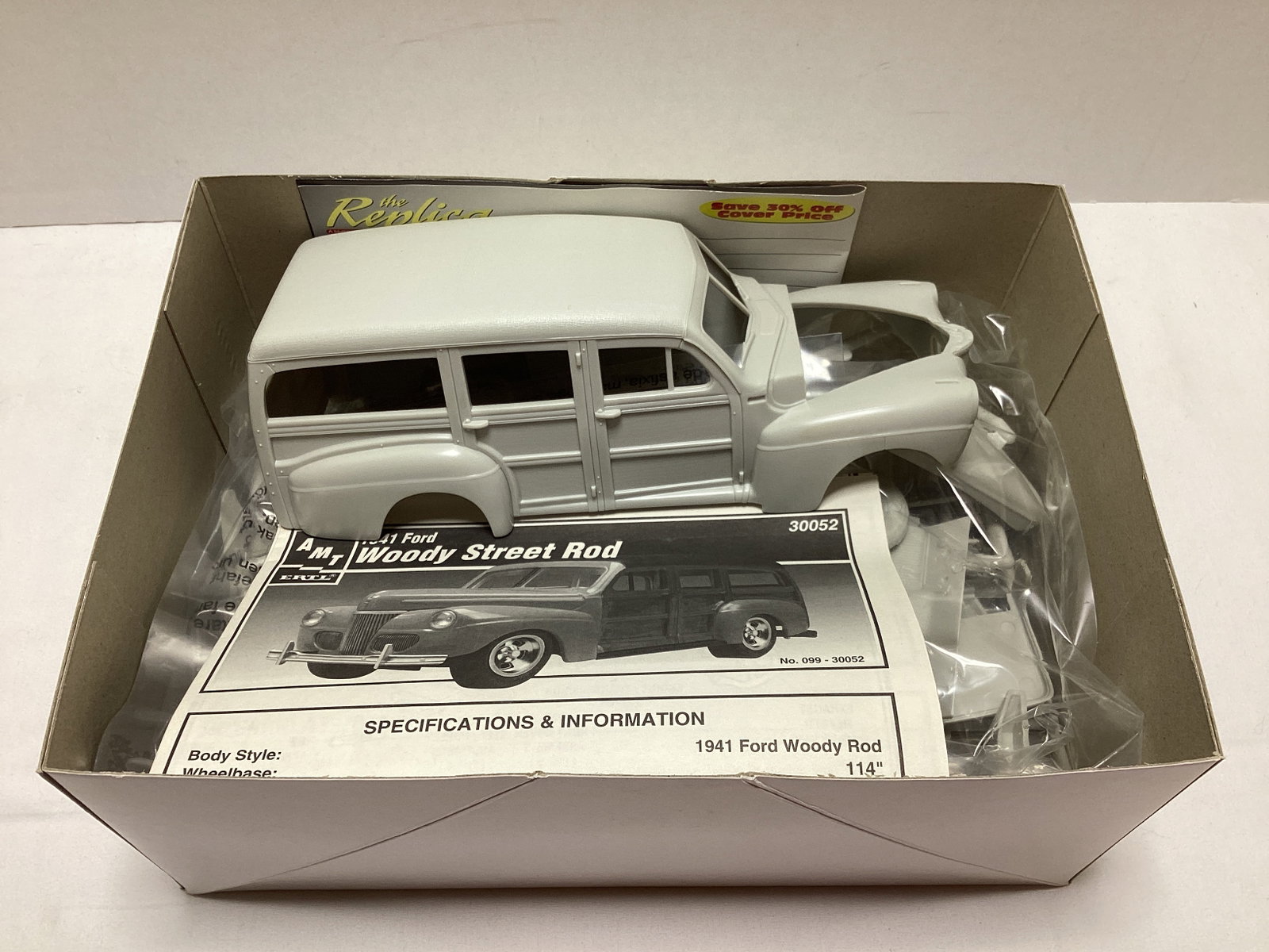 AMT ERTL 1941 Ford Woody 1:25 Scale Model Kit - 4