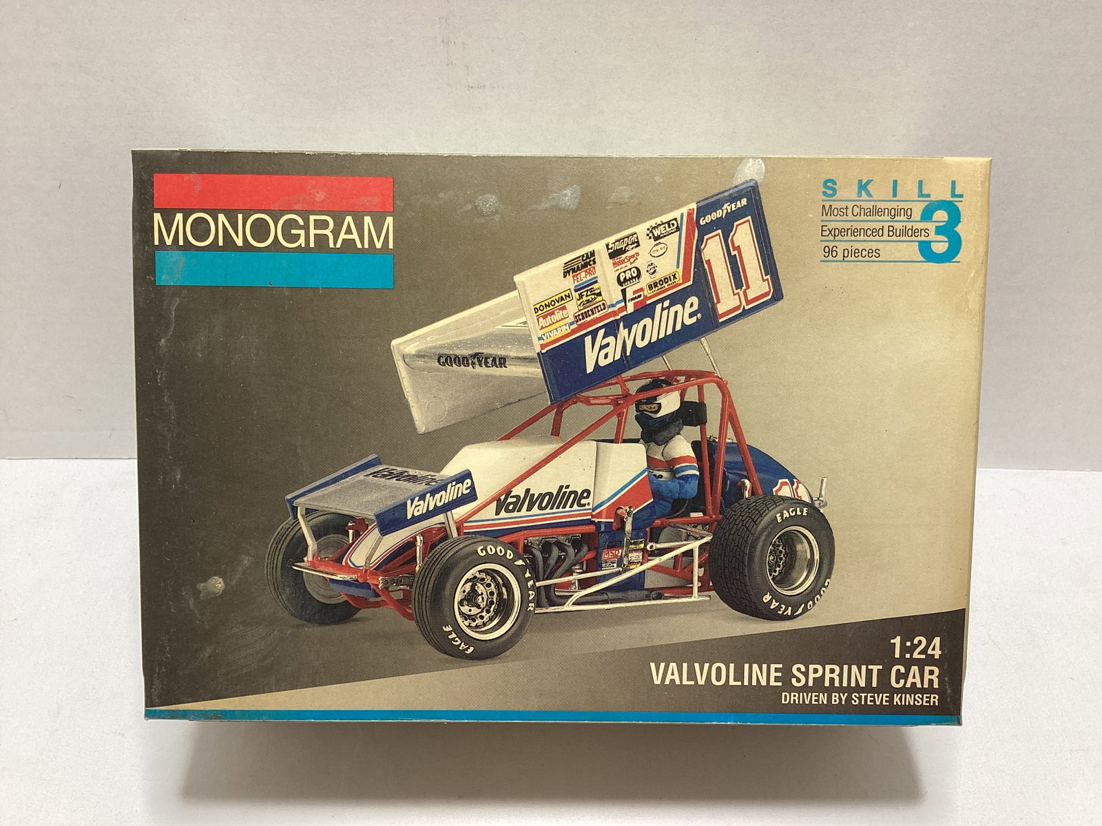 Monogram Steve Kinser Valvoline Sprint Car 1:24 Scale Model Kit: open box, unsure if complete