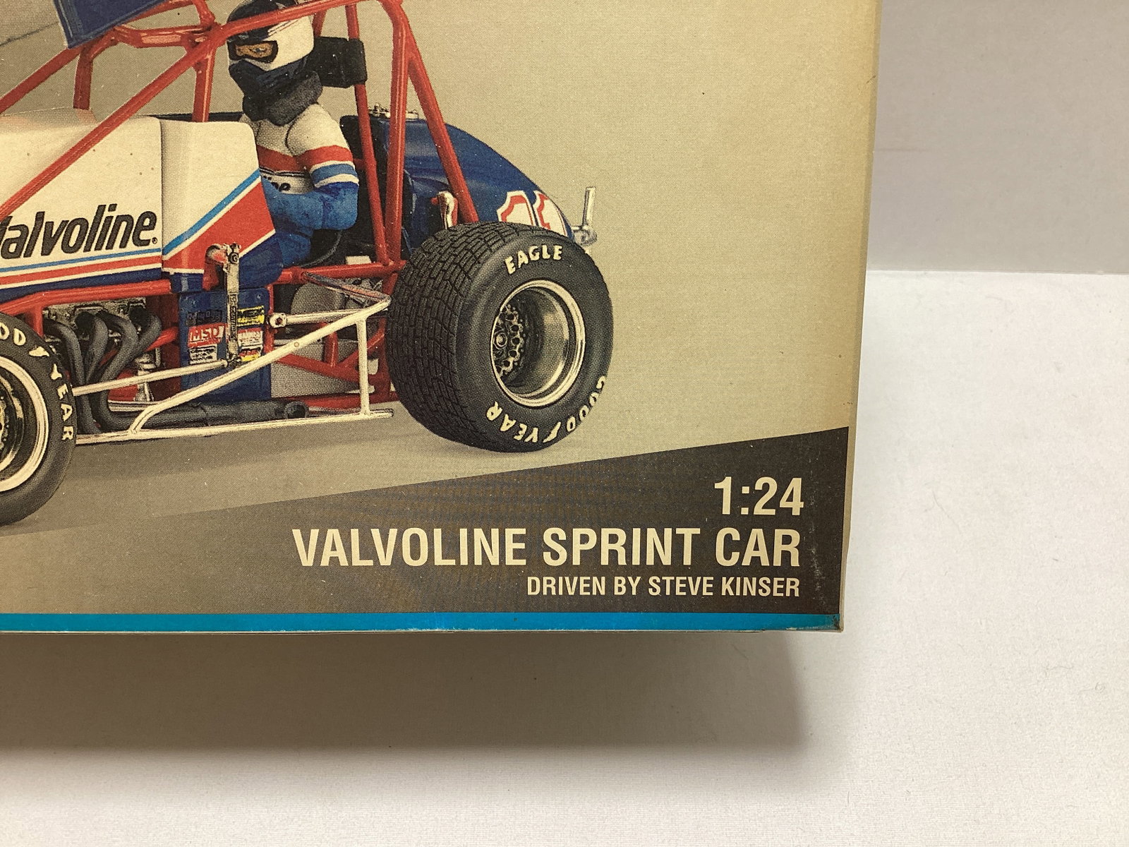 Monogram Steve Kinser Valvoline Sprint Car 1:24 Scale Model Kit - 2