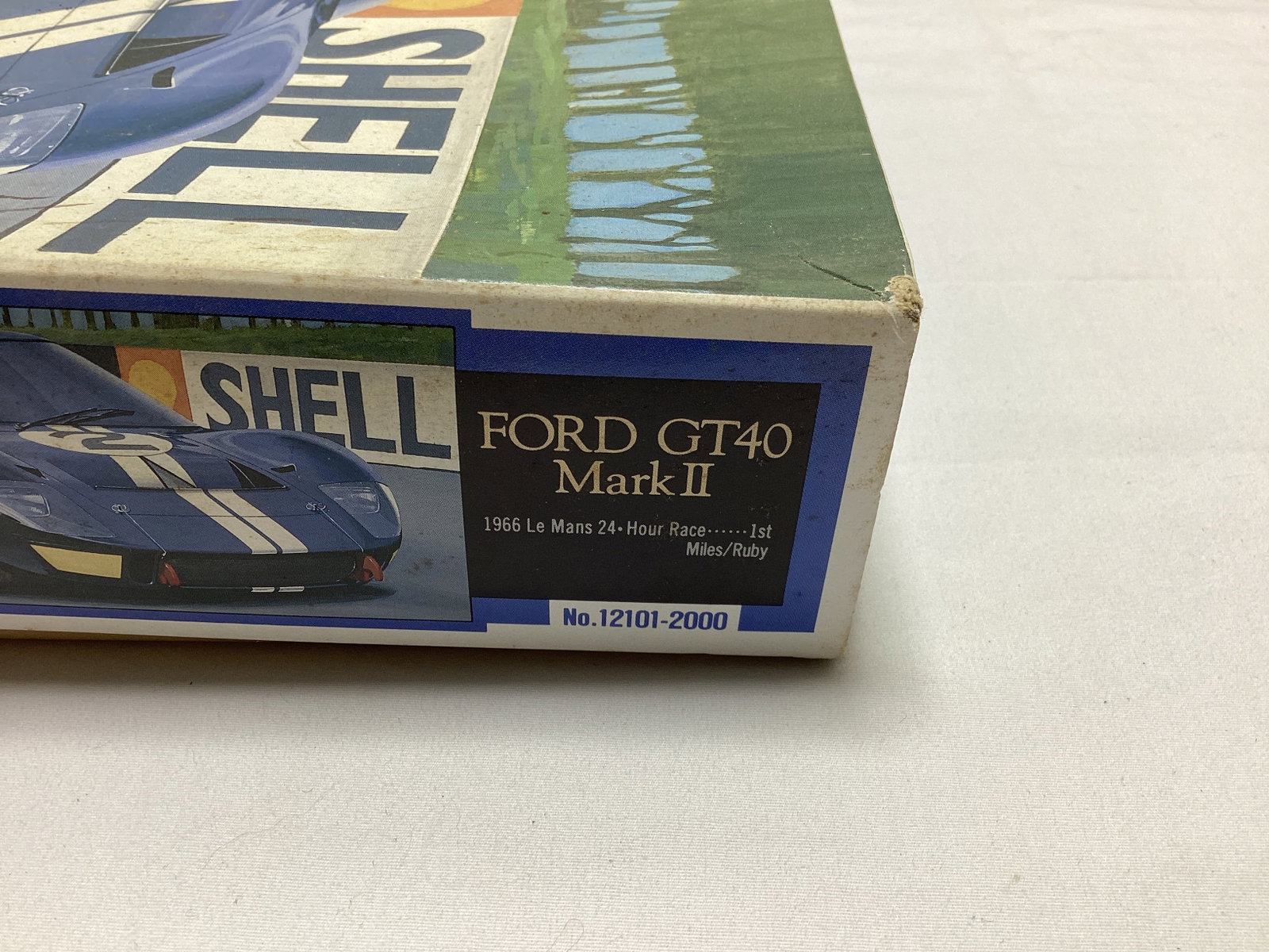 Fujimi Ford GT40 Mk. II 1966 Lemans 1:24 Scale Model Kit - 2