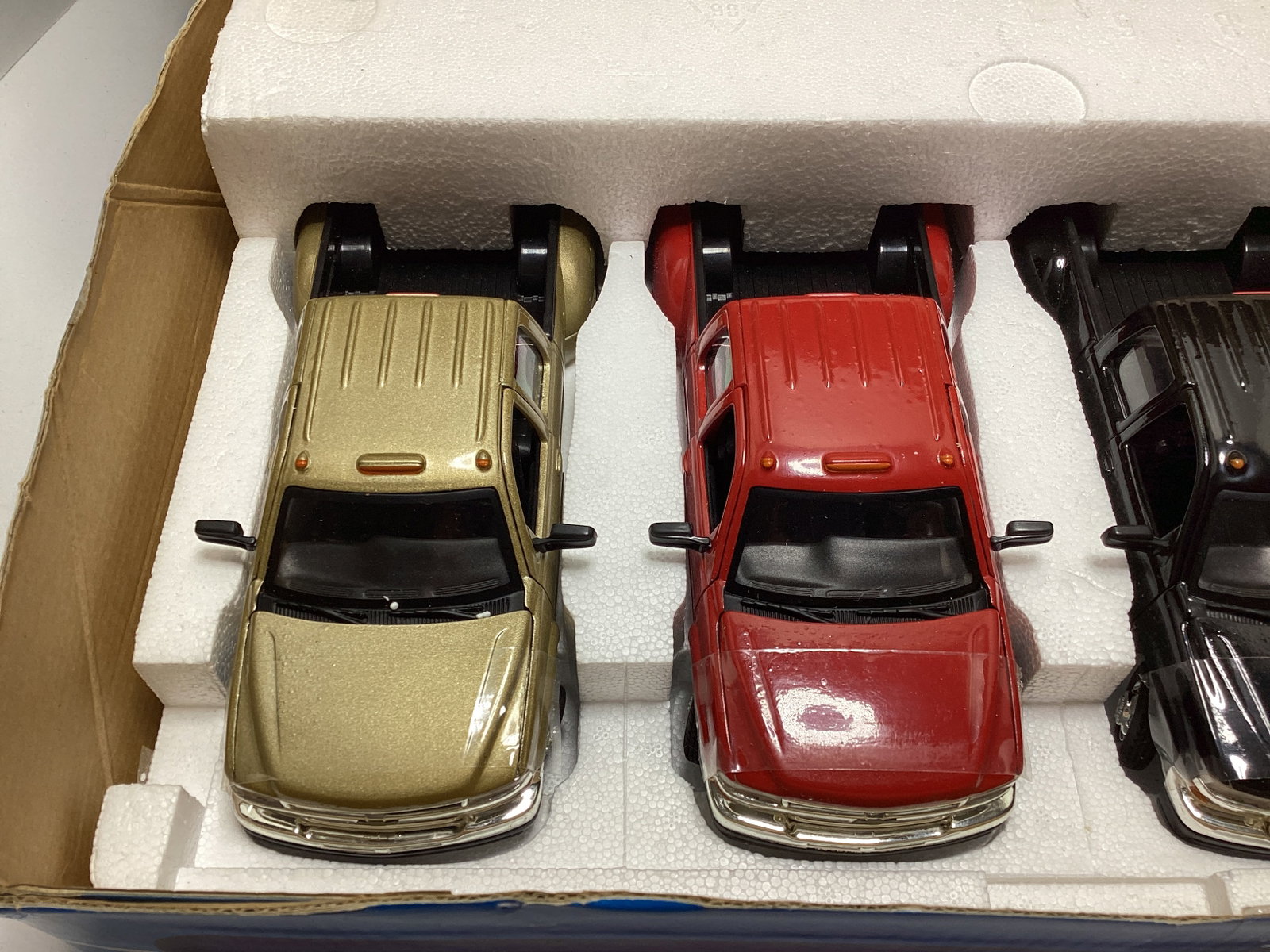 Anson Chevrolet Silverado 1:27 Diecast Set - 3