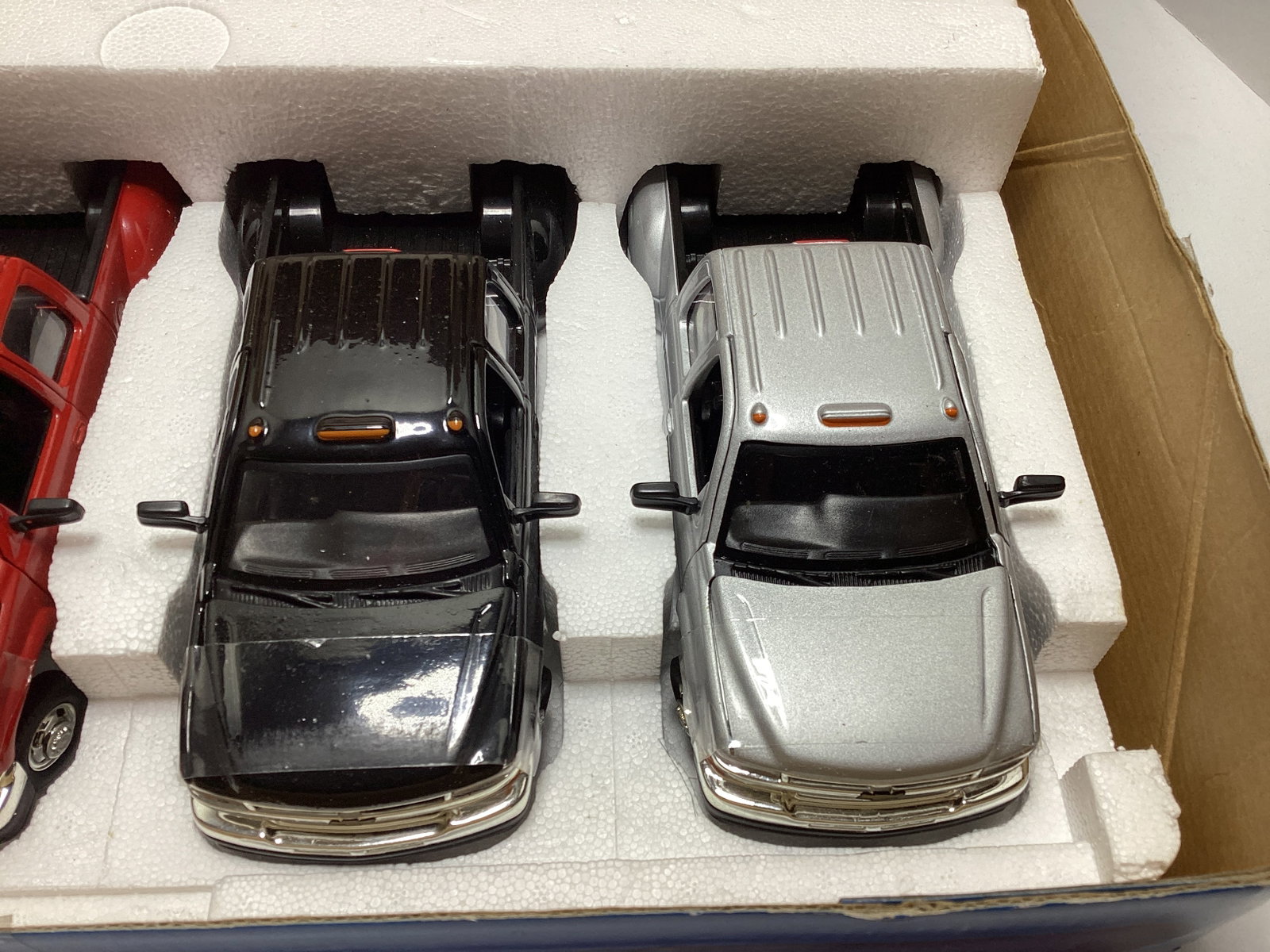 Anson Chevrolet Silverado 1:27 Diecast Set - 4