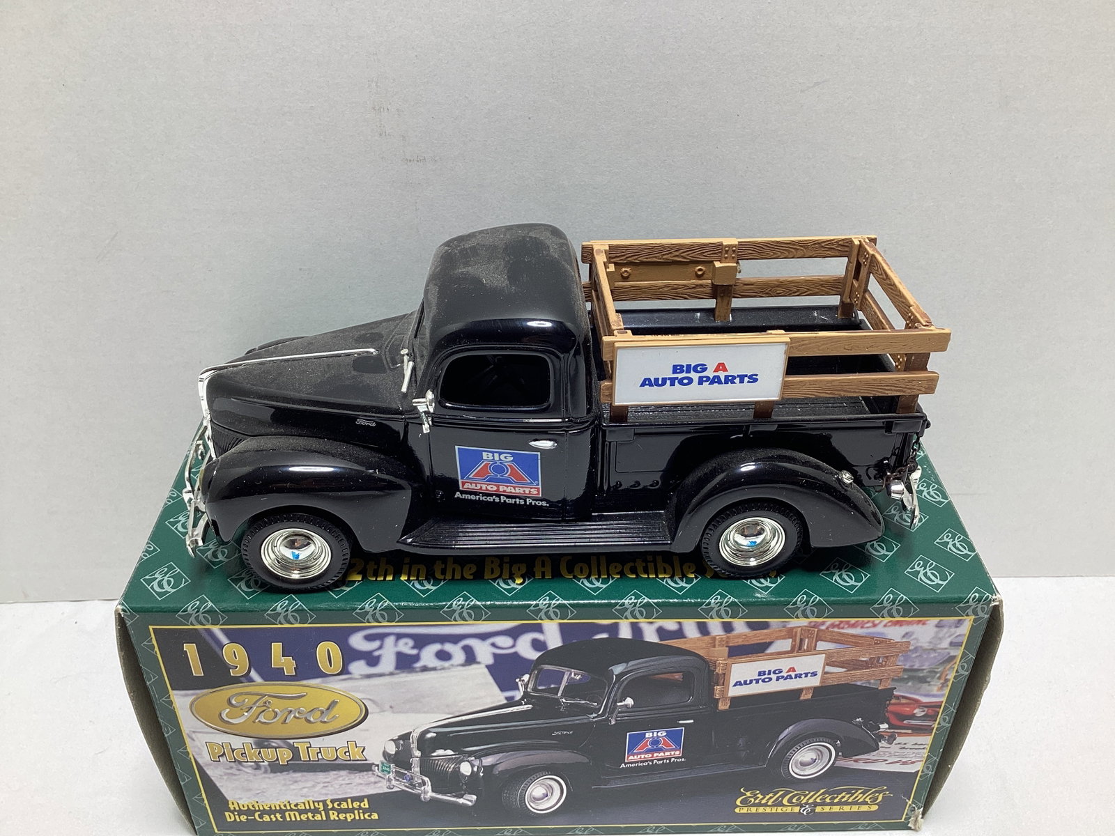ERTL 1040 Ford Pickup Truck Diecast - 3