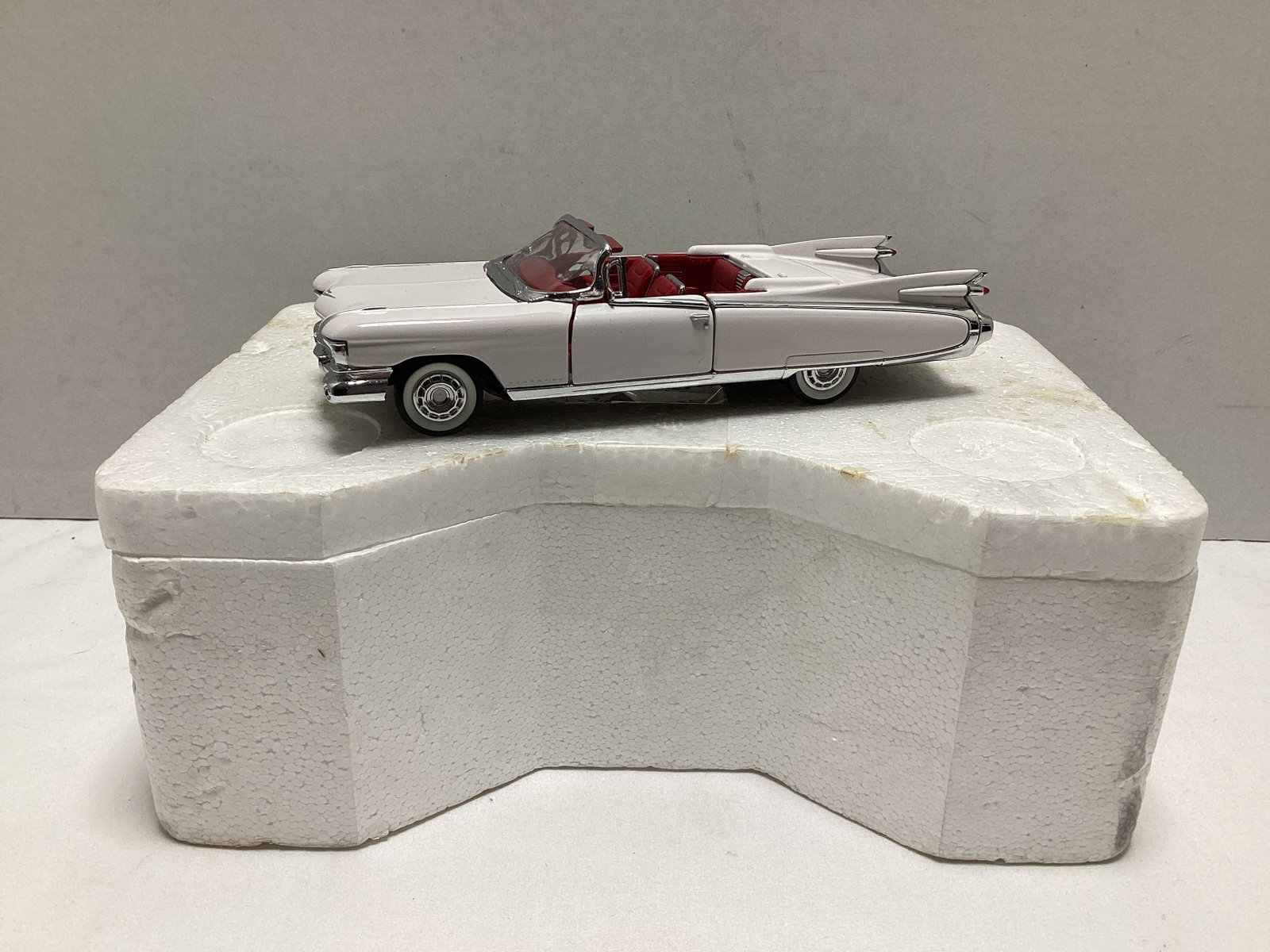 Franklin Mint 1959 Cadillac Eldorado Convertible 1:43 Scale Diecast: .