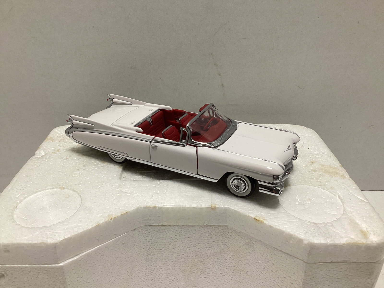 Franklin Mint 1959 Cadillac Eldorado Convertible 1:43 Scale Diecast - 3