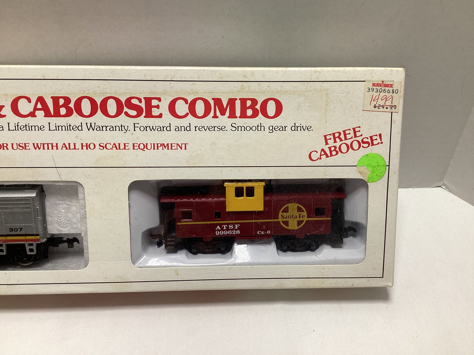 Bachmann HO Scale Locomotive and Caboose - 3
