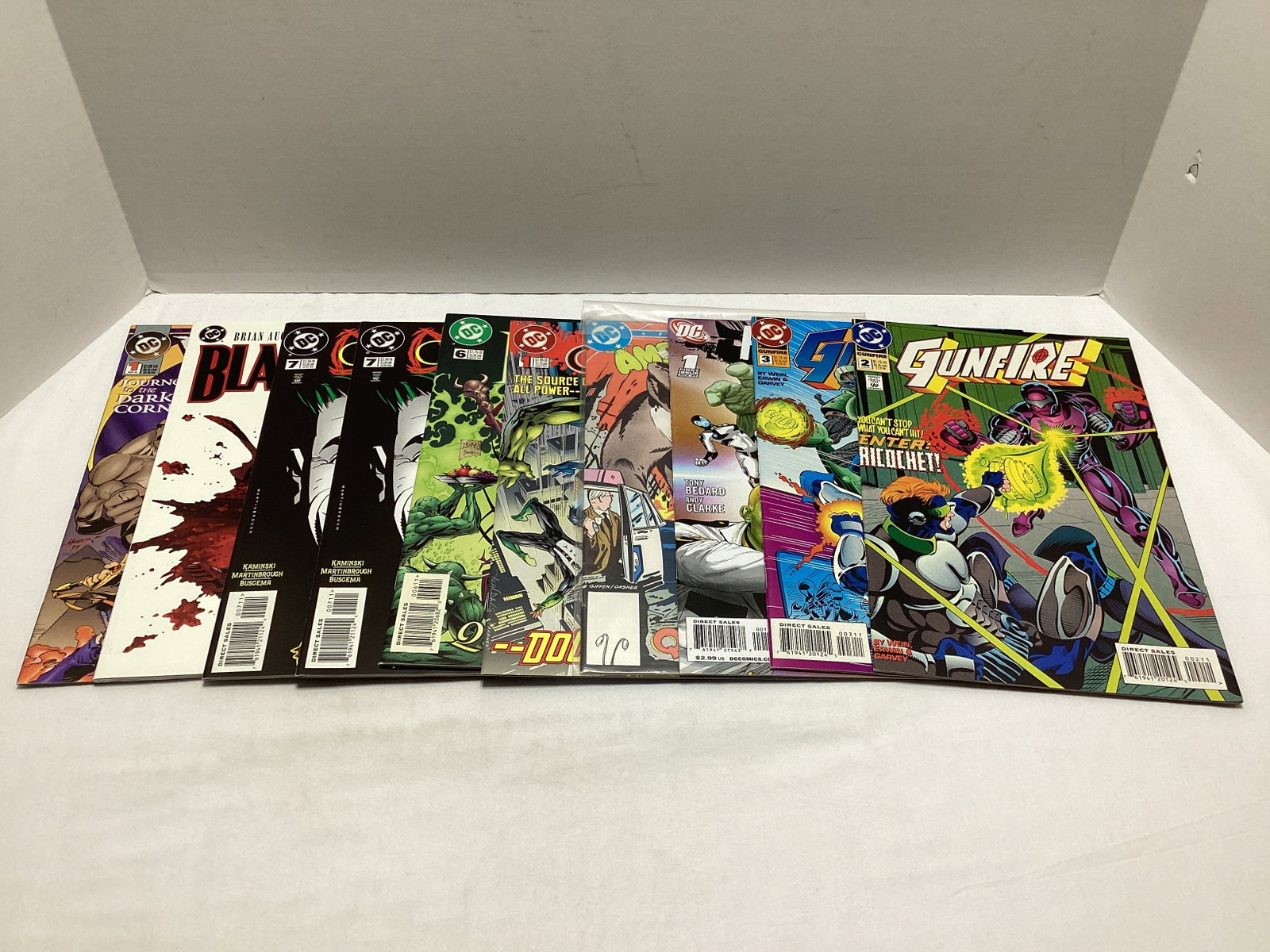 10 DC Comic Books: .