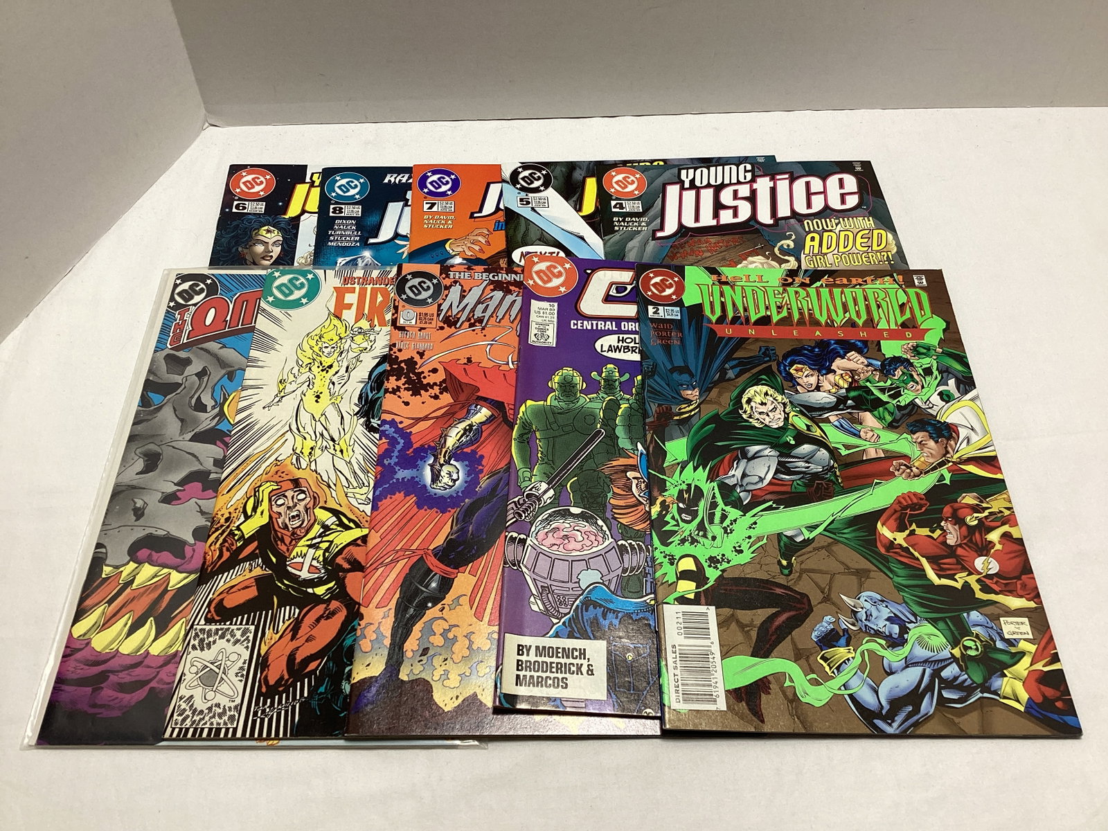 10 DC Comic Books: .