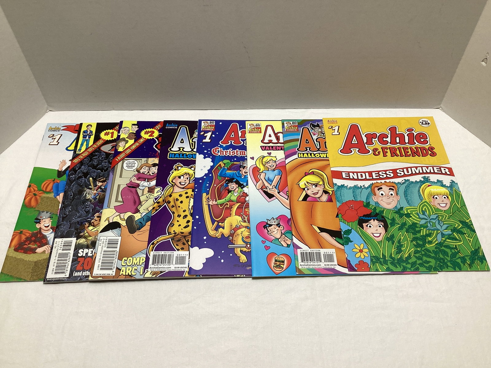 Eight Archie Comic Books: .