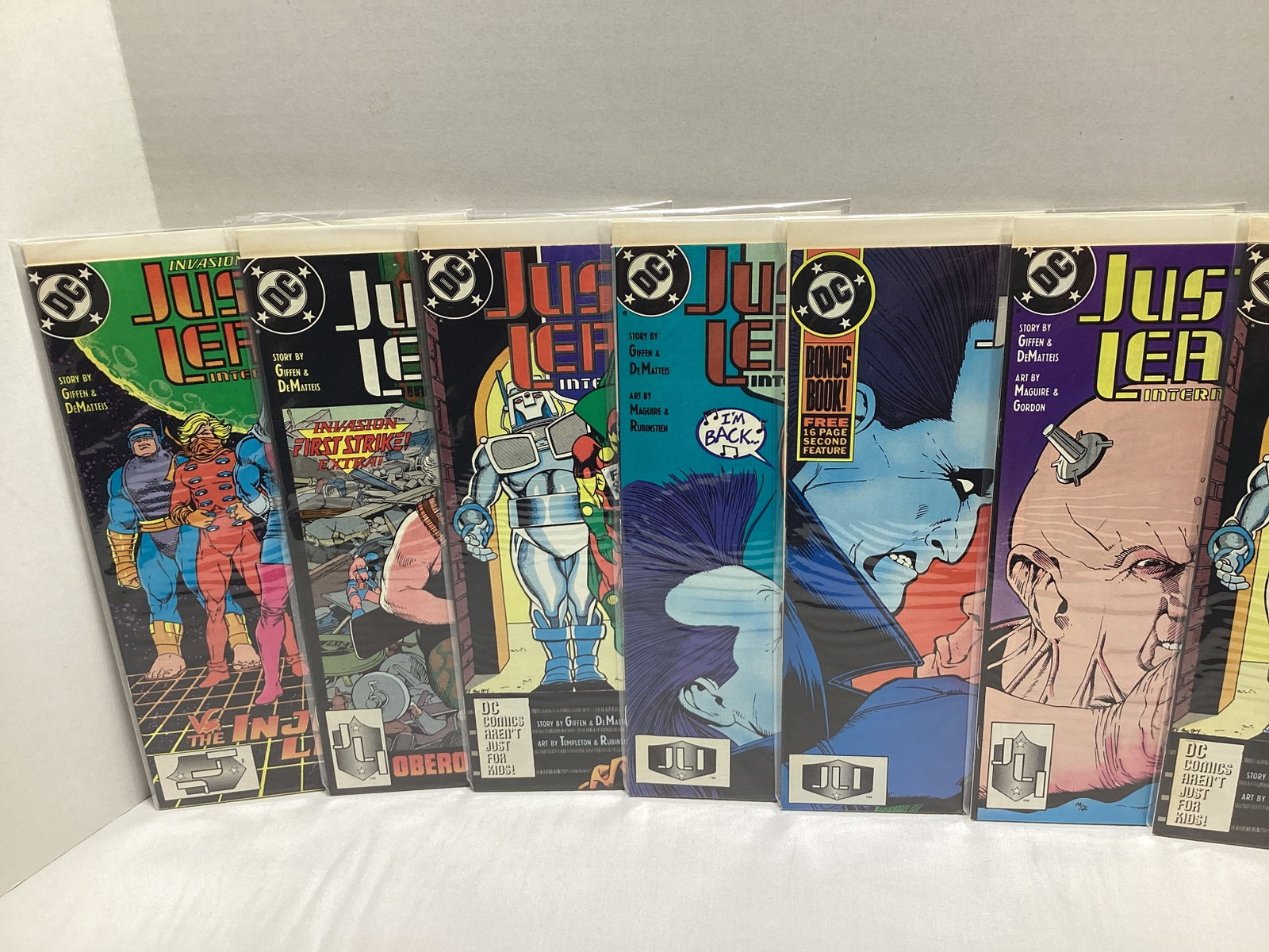 11 Justice League International DC Comic Books - 4