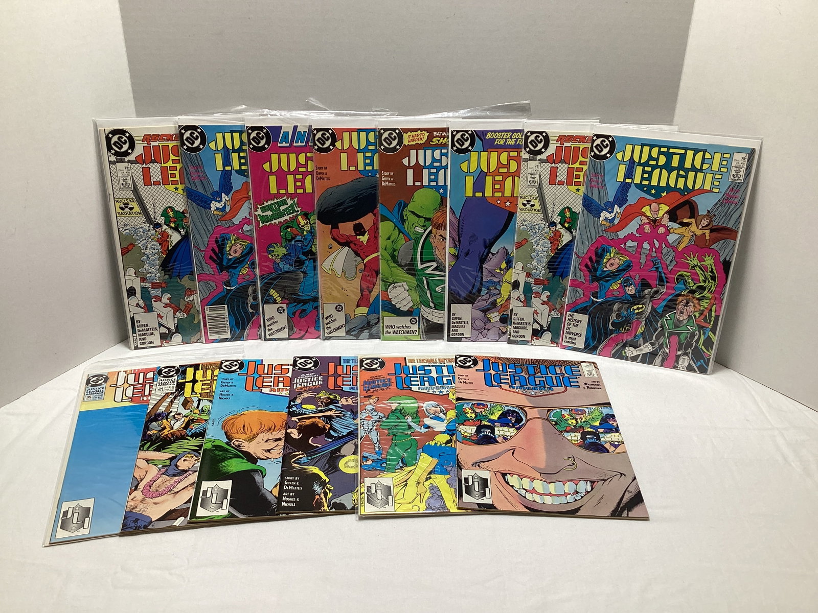 14 Justice League DC Comic Books: .