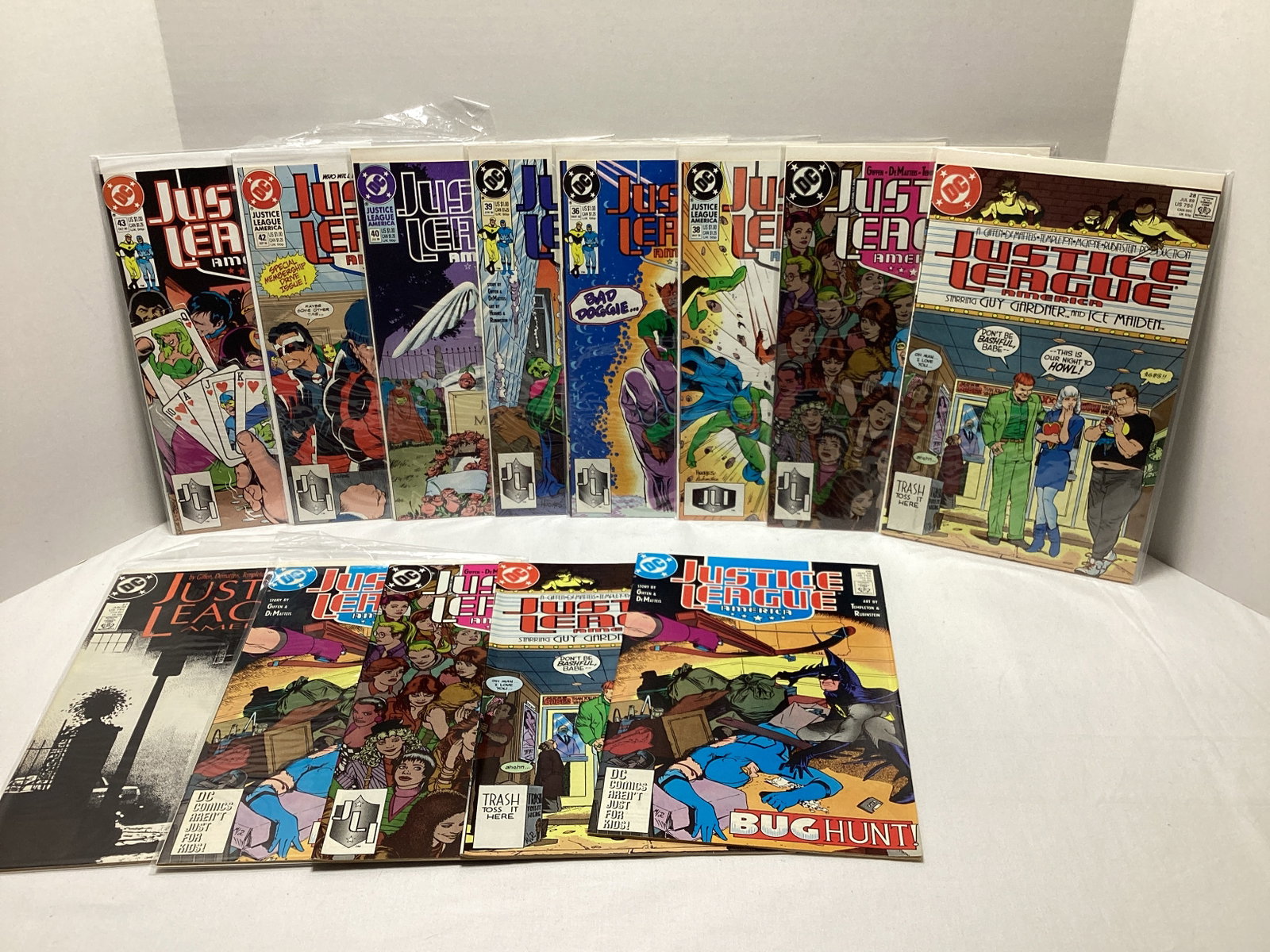 13 Justice League of America DC Comic Books: .