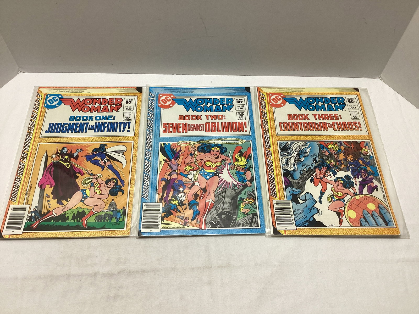 Three Wonder Woman DC Comic Books: .