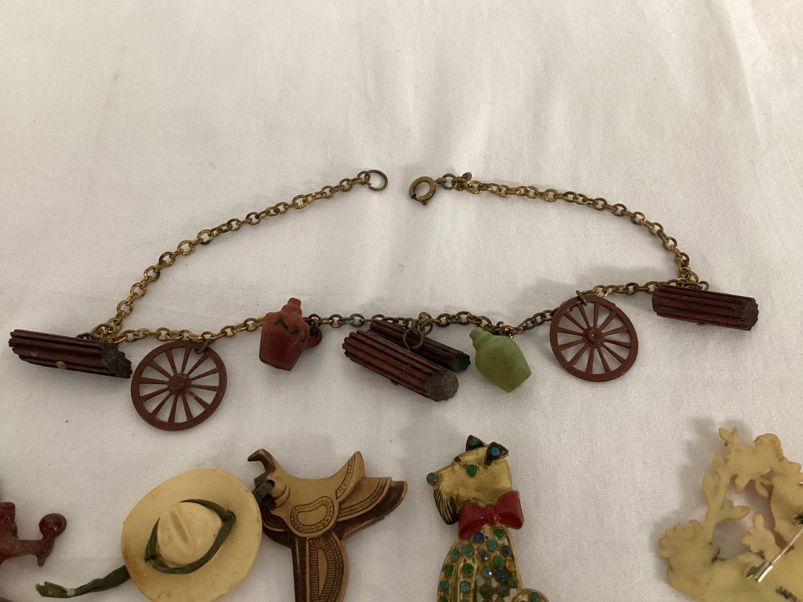 Vintage Plastic Pins and Necklace - 5