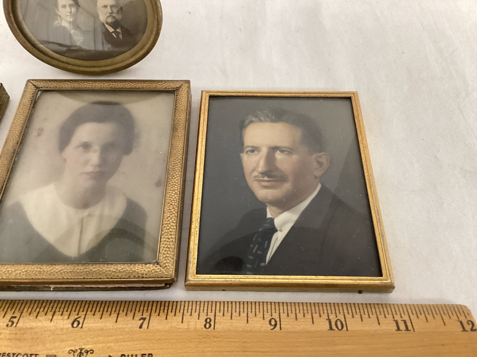 Photos in Small Frames with Bubble Glass - 4