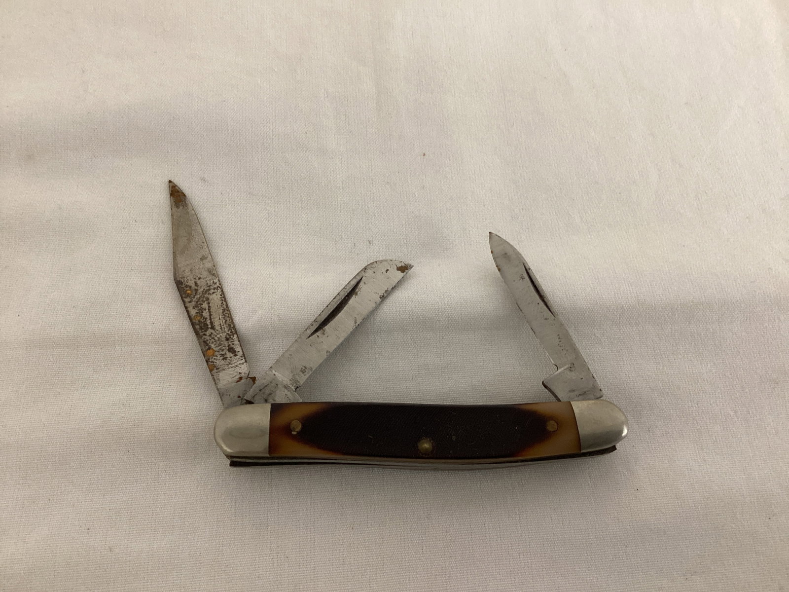 Schrade Old Timer Three Blade Pocket Knife - 4
