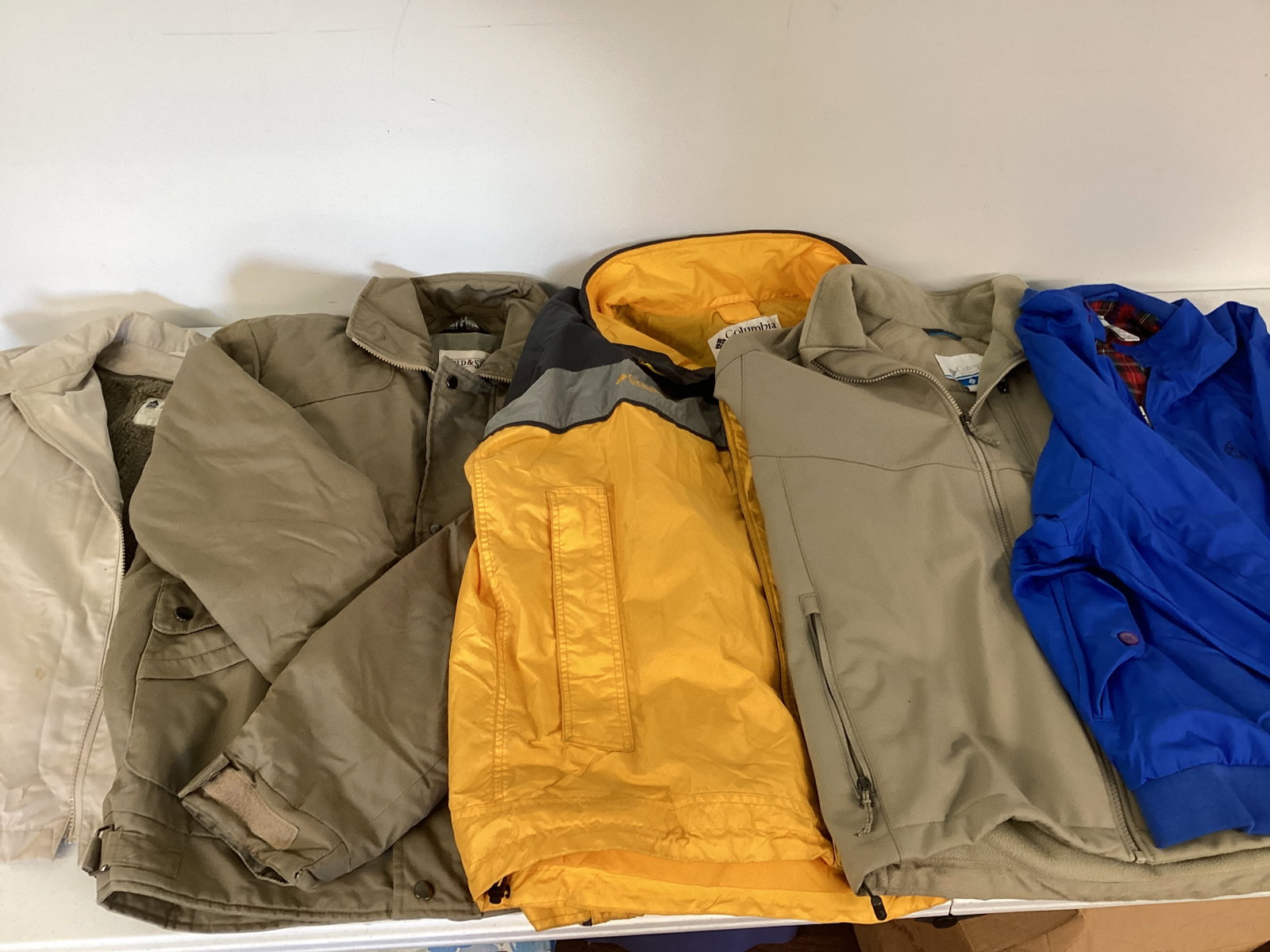 Men's Jackets: London Fog 44R, Field & Stream XL, Columbia XXL, Columbia XL, and Izod large