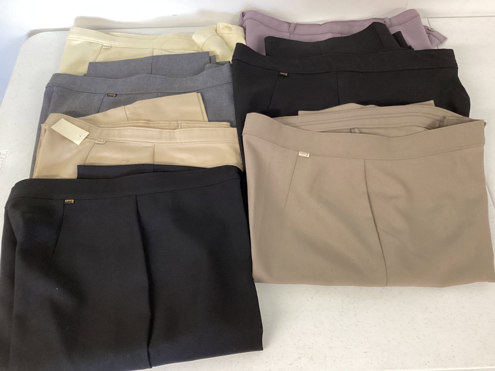 Men's Vintage Levi's Size 34 Slacks: .