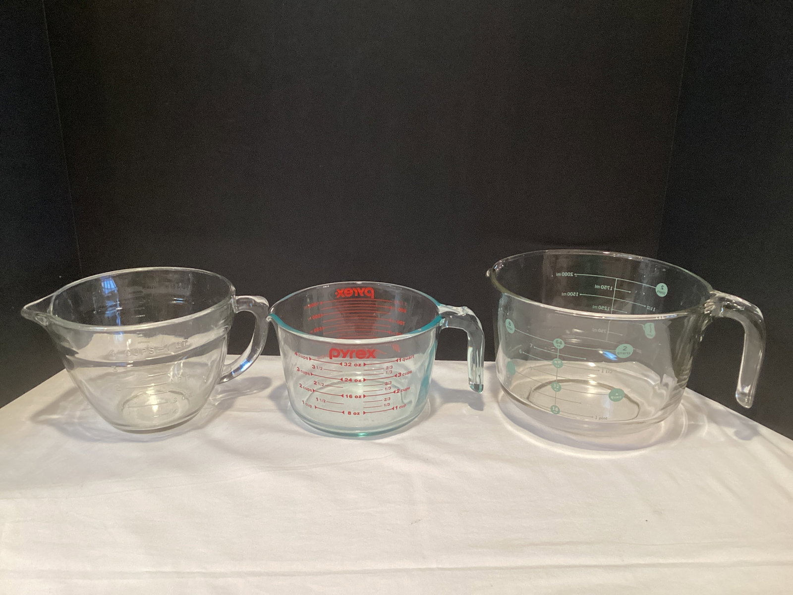 Glass Measuring Cups: .