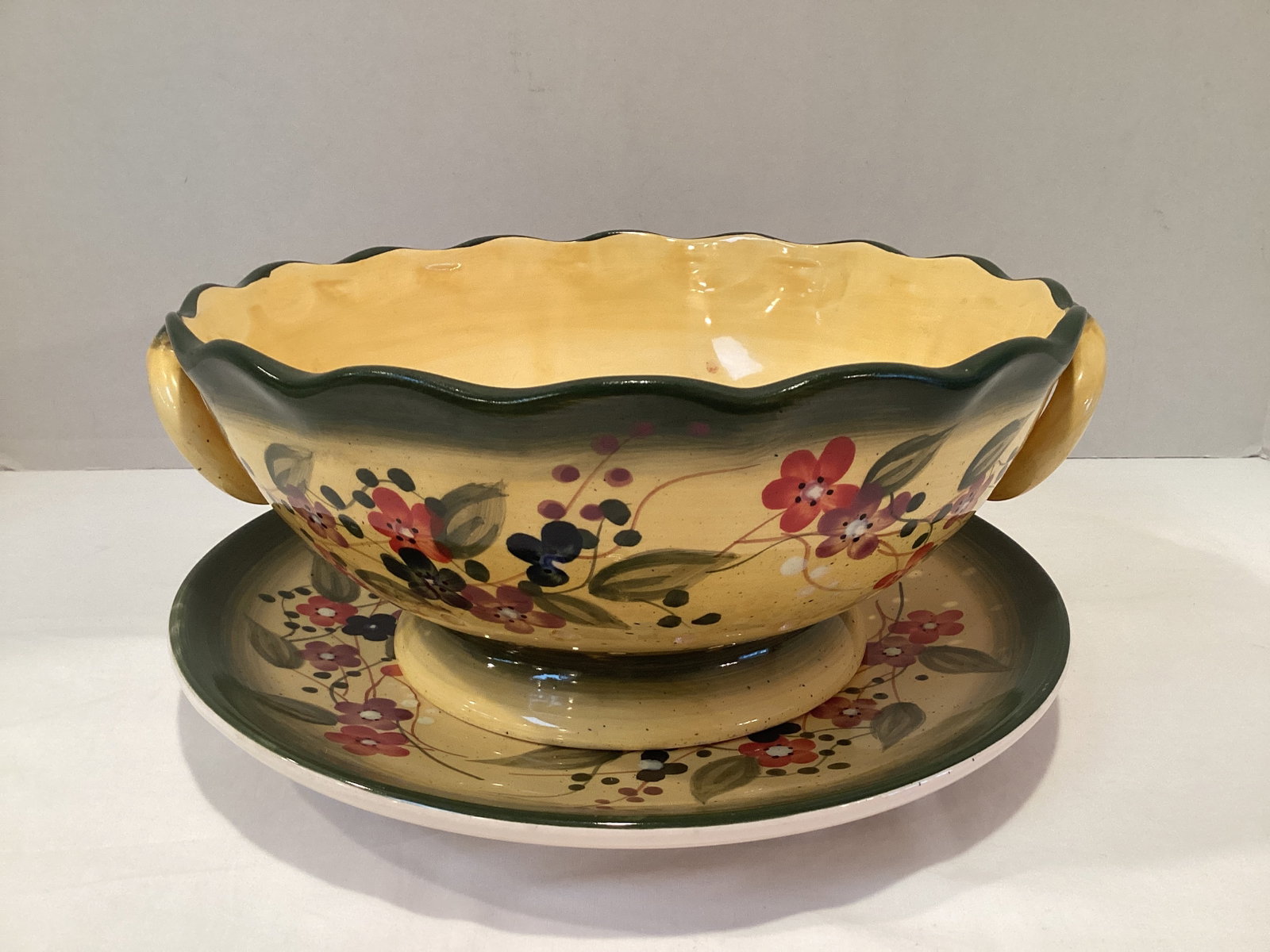 Tabletops Gallery Fleurs De Provence Hand Made Colander with Underplate: 10 1/2" diameter underplate