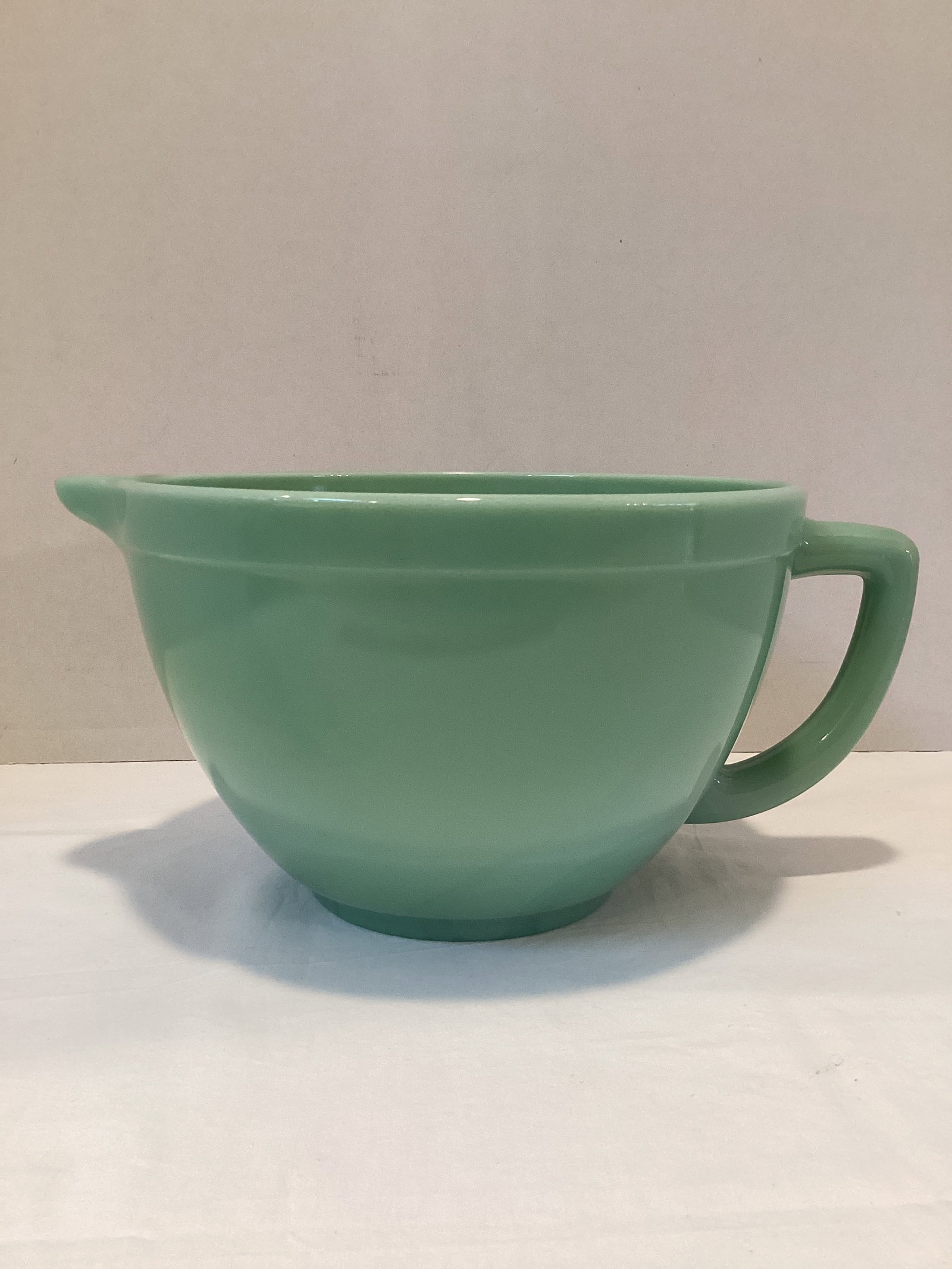 Jadeite Anchor Hocking Fire King 2.5 Quart Batter Bowl: 5 1/4" h