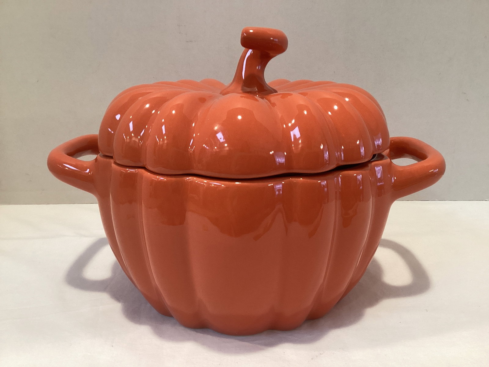 Crofton Pumpkin Covered Baking Dish: 7" h