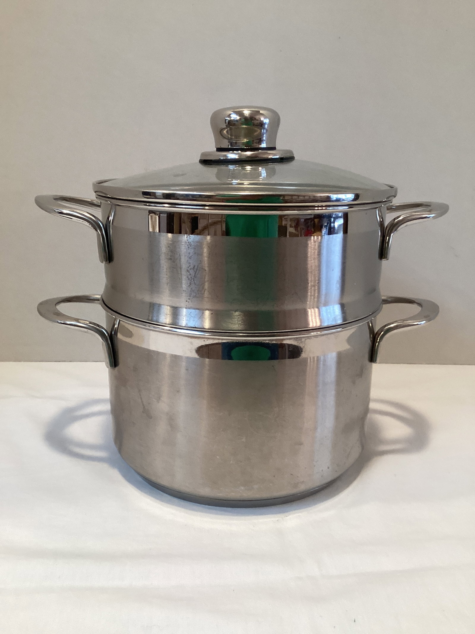 Crofton 2.5 Quart Stainless Pot with Lid and Steamer Insert: .
