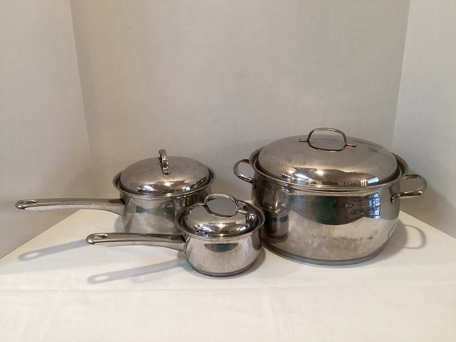 Three Belgique Pots with Lids: .75, 2, and 6 quart