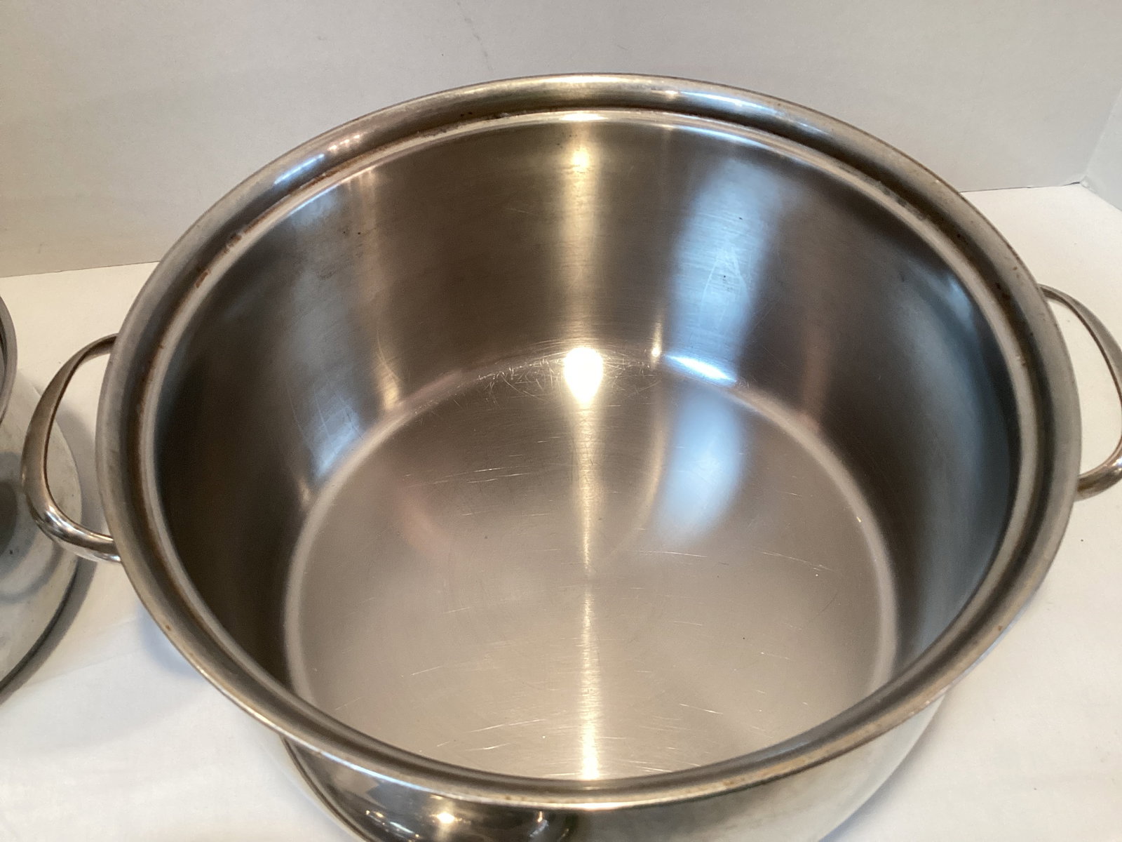 Three Belgique Pots with Lids - 7