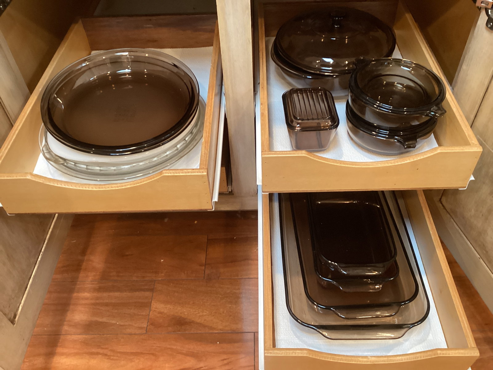 Kitchen Cabinet Contents - Glass Baking Dishes: must take all, bring boxes, shipping unavailable for this lot