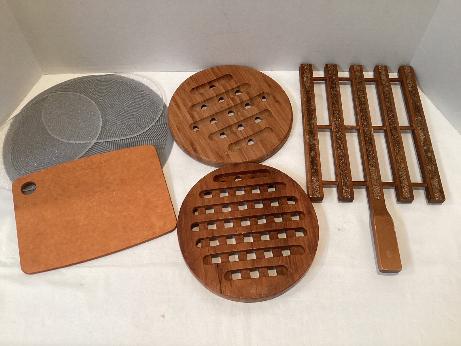 Trivets: .