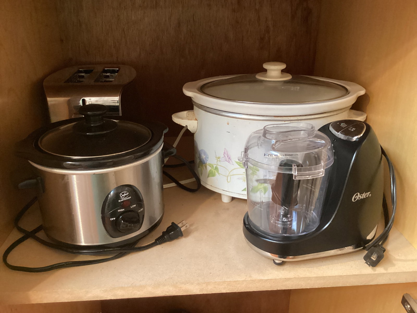 Kitchen Appliances - Crock Pots, Toaster, Food Chopper: all work, must take all, bring boxes, shipping unavailable for this lot