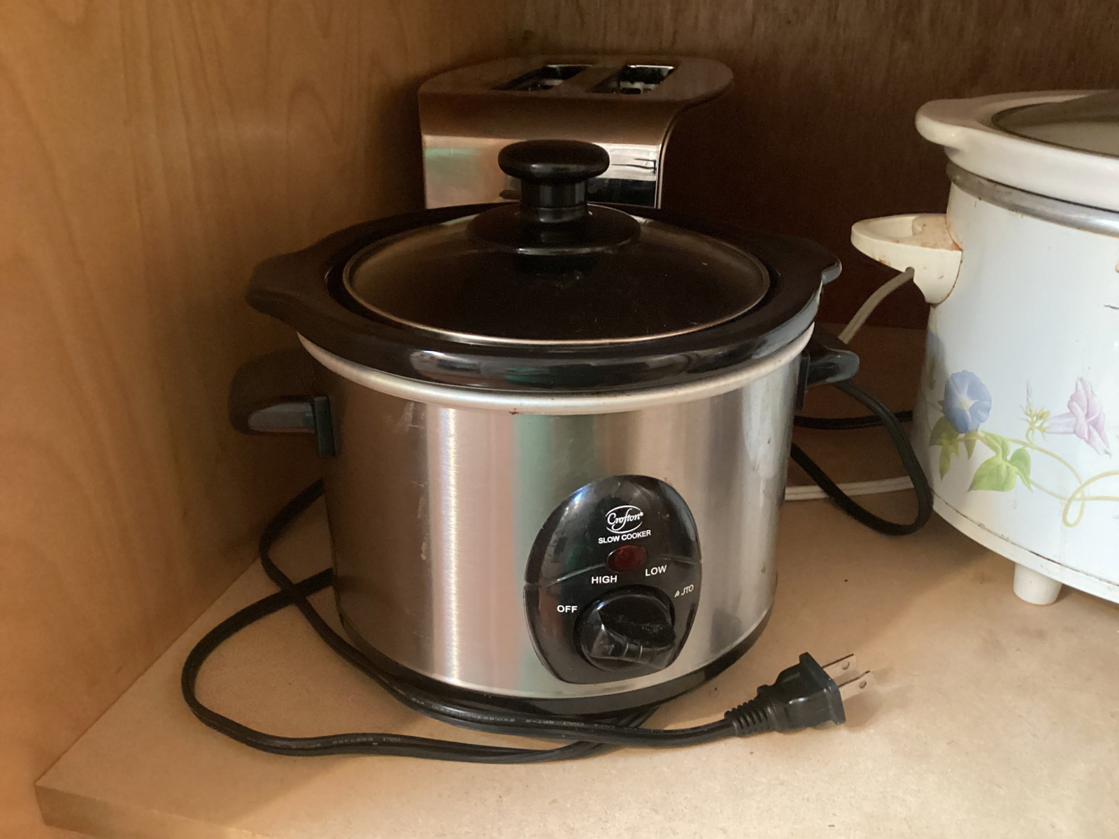 Kitchen Appliances - Crock Pots, Toaster, Food Chopper - 2