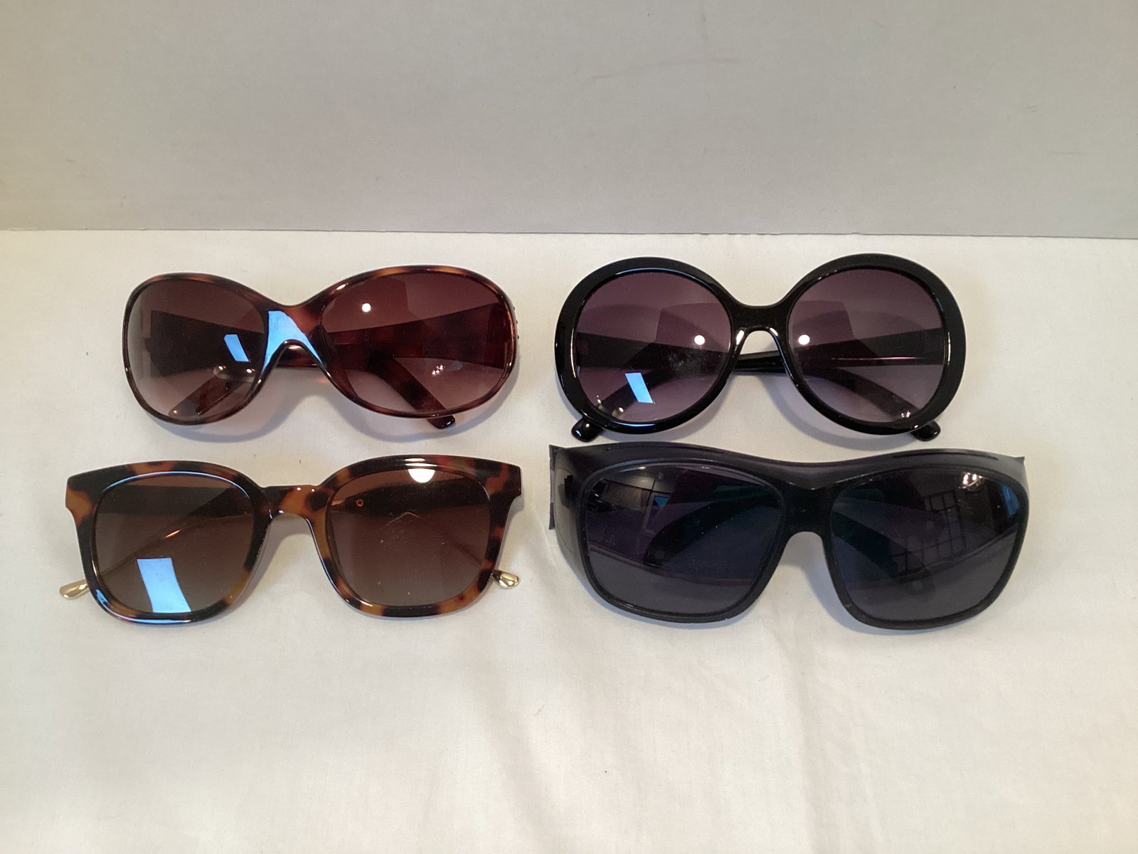 Women's Sunglasses: .