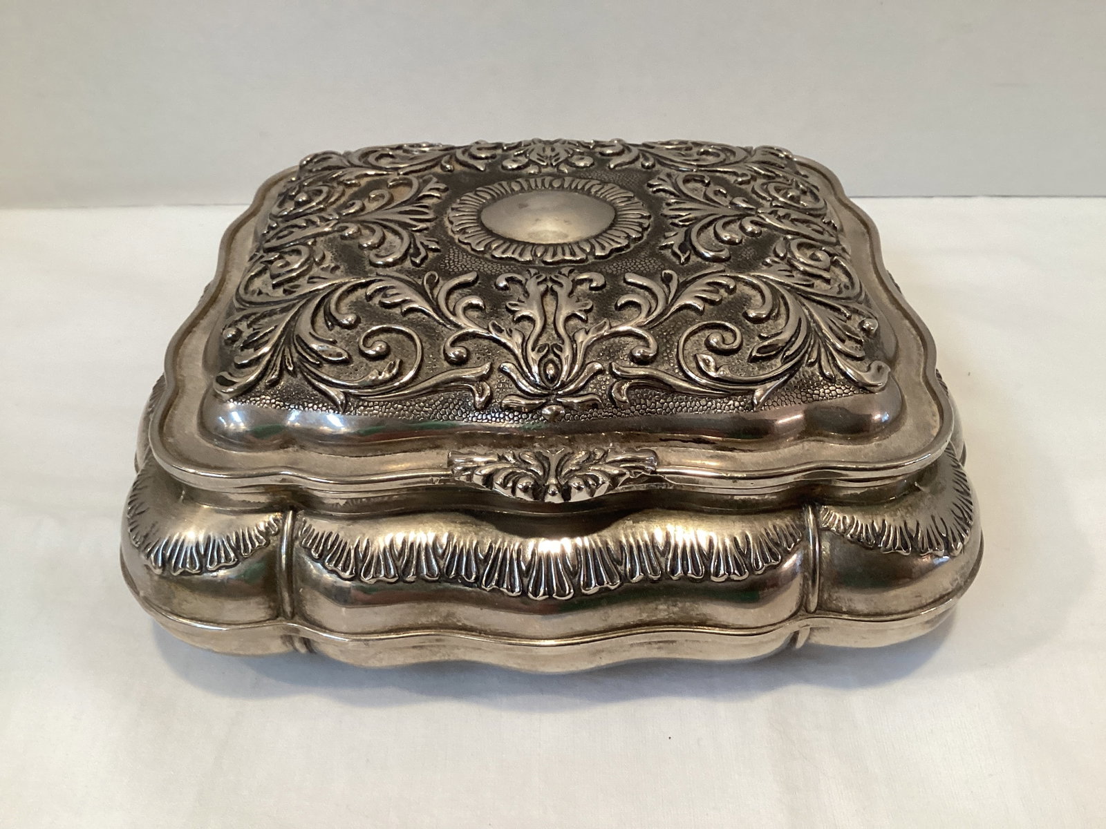 Heritage Mint Lined Jewelry Box: 7" x 6"