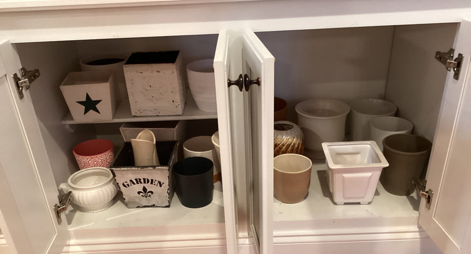 Large Lot of Planters: shipping unavailable for this lot