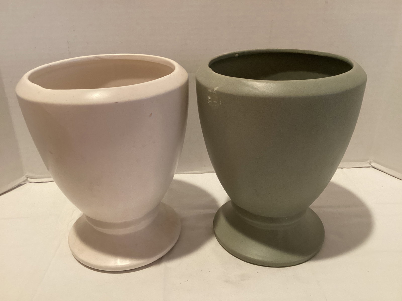 Pair of Floraline Pedestal Planters: 9 1/2" h