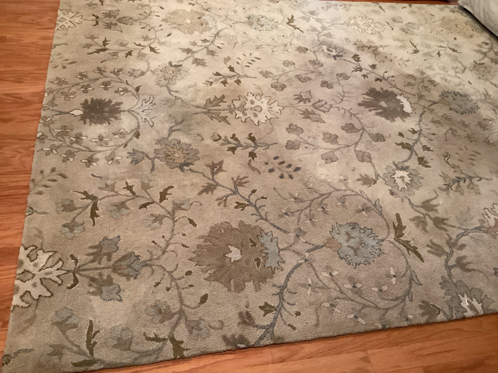 Wool Room Size Rug: needs cleaning, 96" x 131", shipping unavailable for this lot