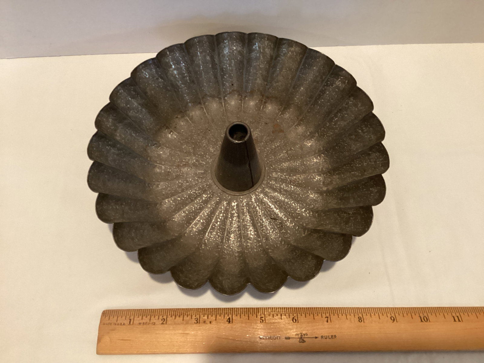 Vintage Metal Cake Pan - 2