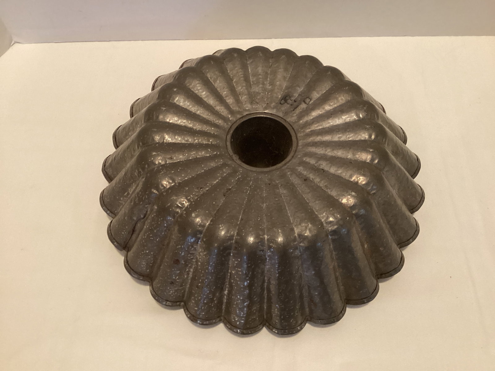 Vintage Metal Cake Pan - 4