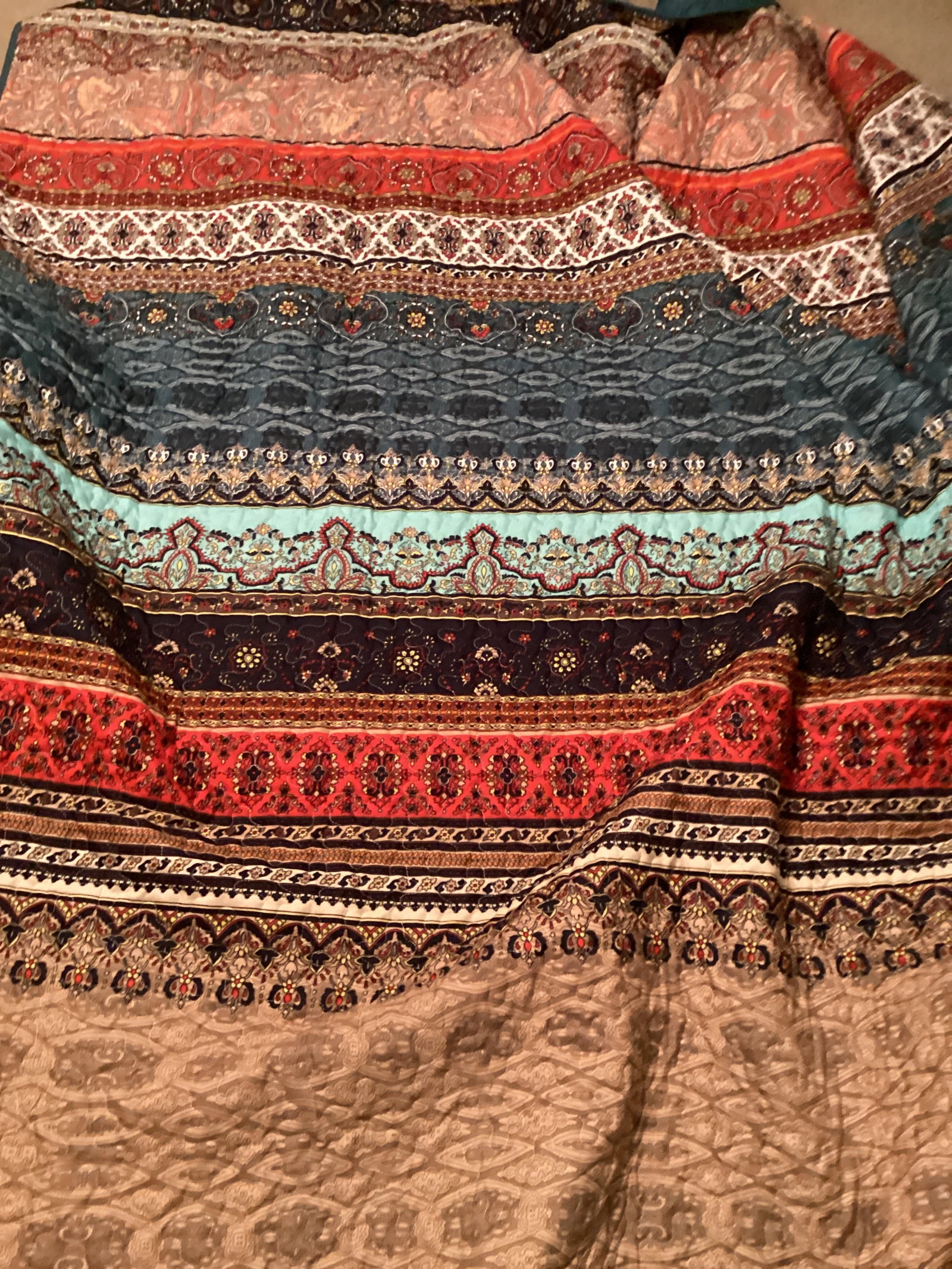Queen Size Quilt with Pillow Shams: .