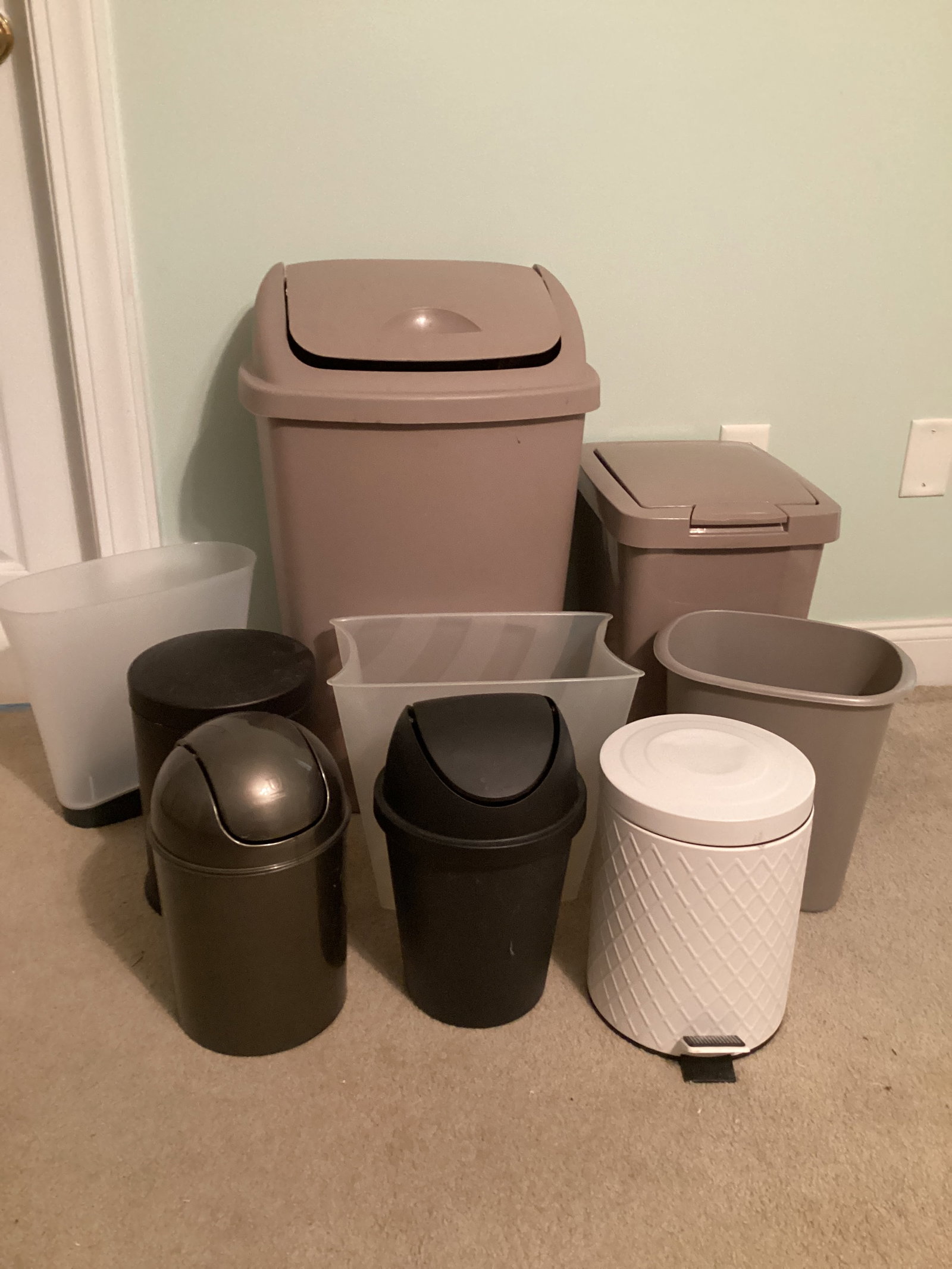 Trash Cans: shipping unavailable for this lot