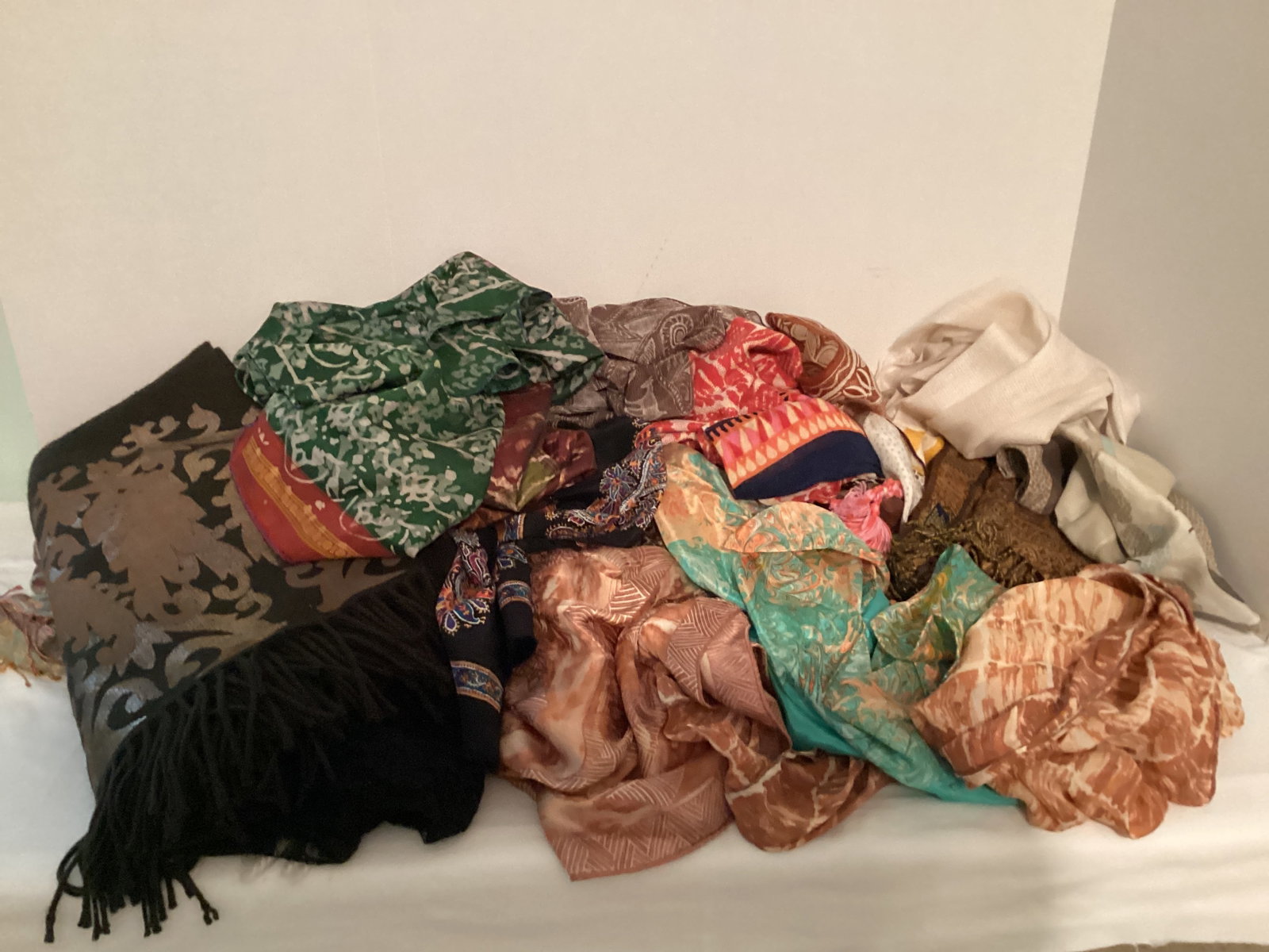 Women's Scarves: .