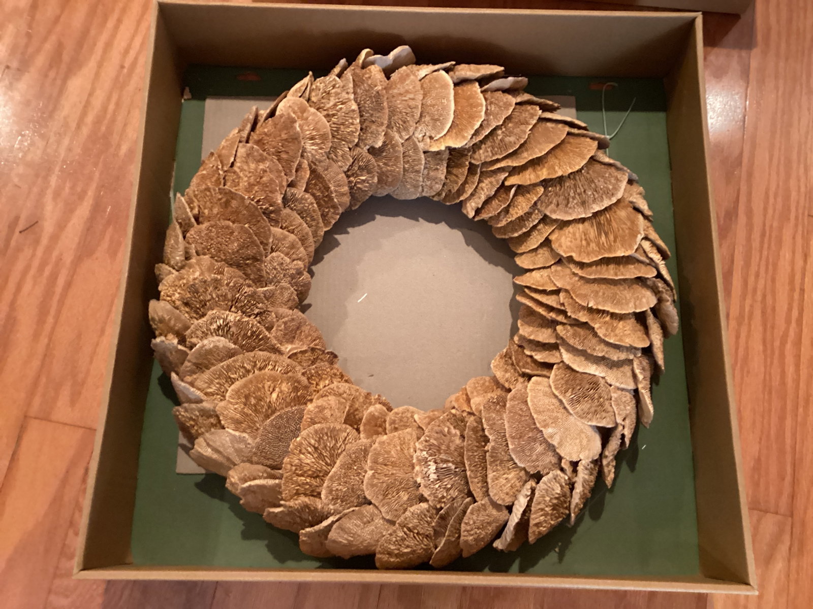 Smith & Hawken Mushroom Wreath: 21" diameter