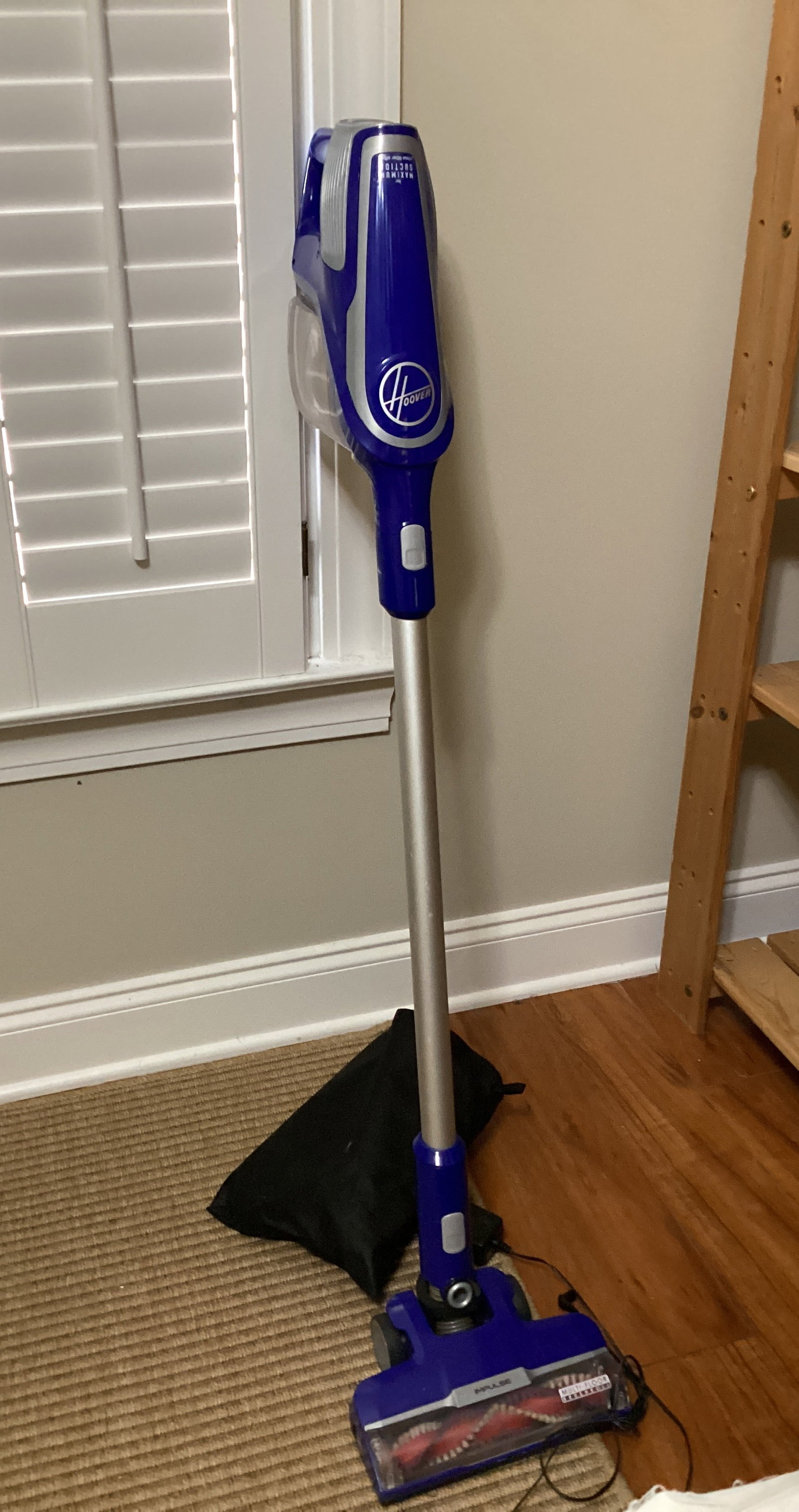 Hoover Impulse Battery Power Vacuum Cleaner: works, shipping unavailable for this lot