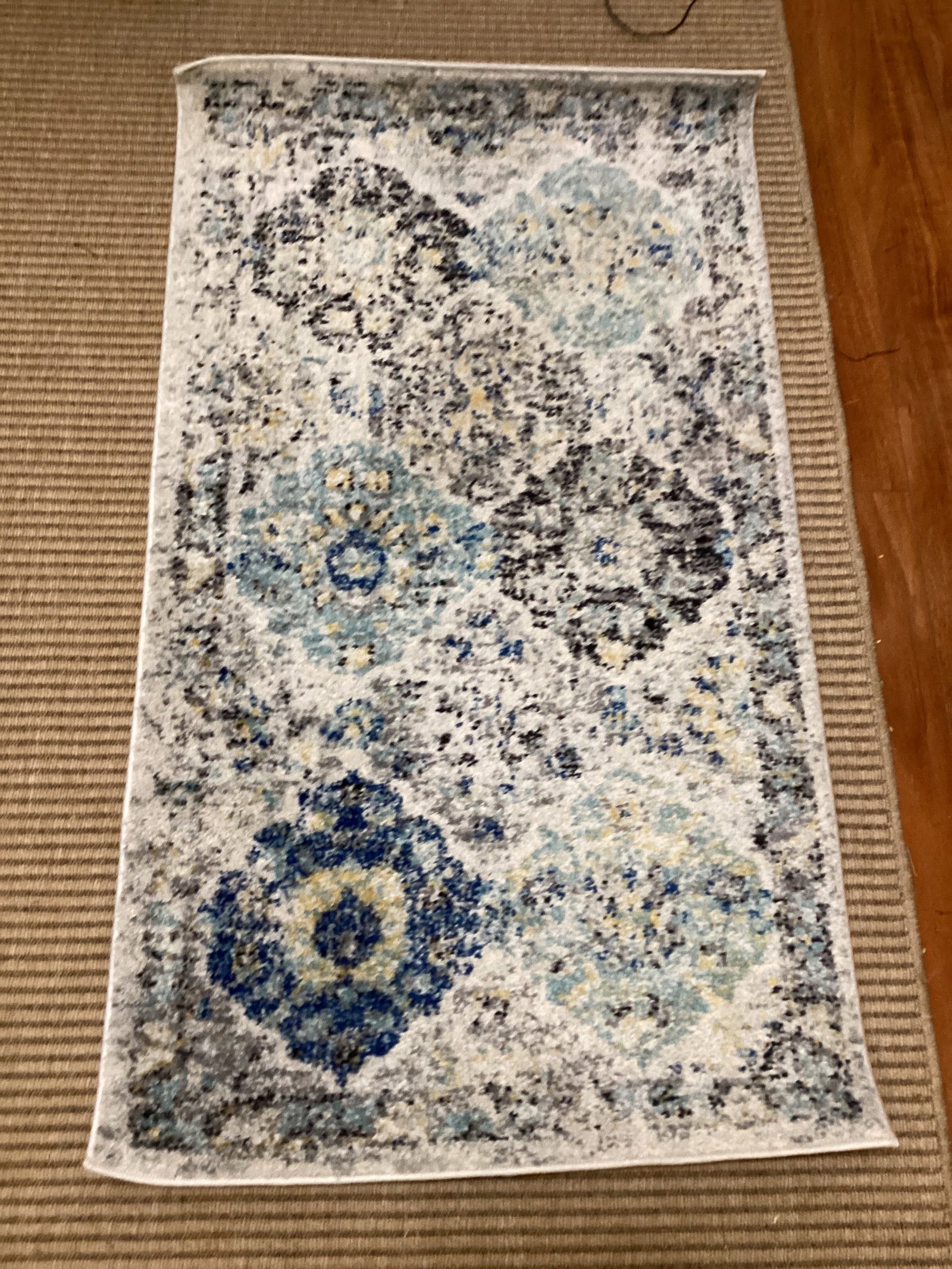Safavieh Madison Rug: 27" x 48", shipping unavailable for this lot
