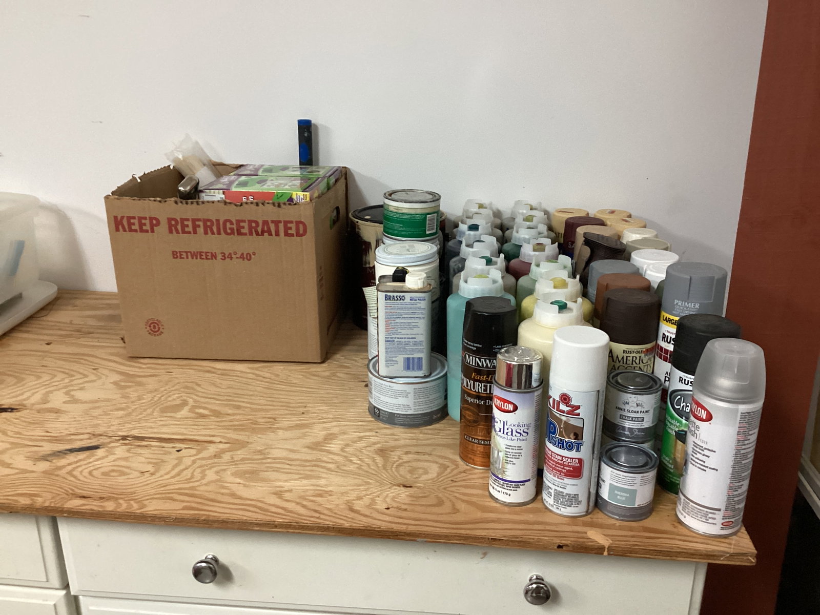 Spray Paint, Chalk Paint, Painting Supplies: shipping unavailable for this lot